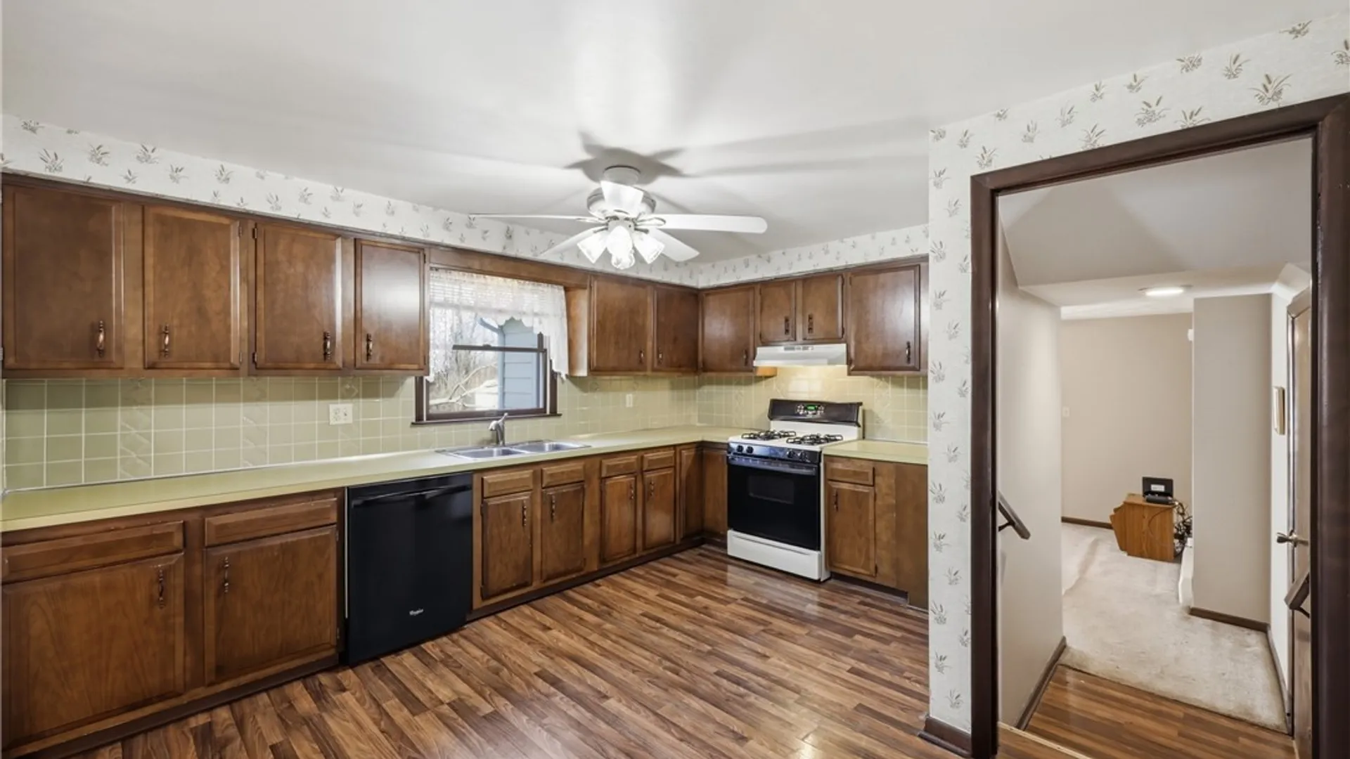 Property at 6888 Joanne Circle, Niagara, NY 14304 15