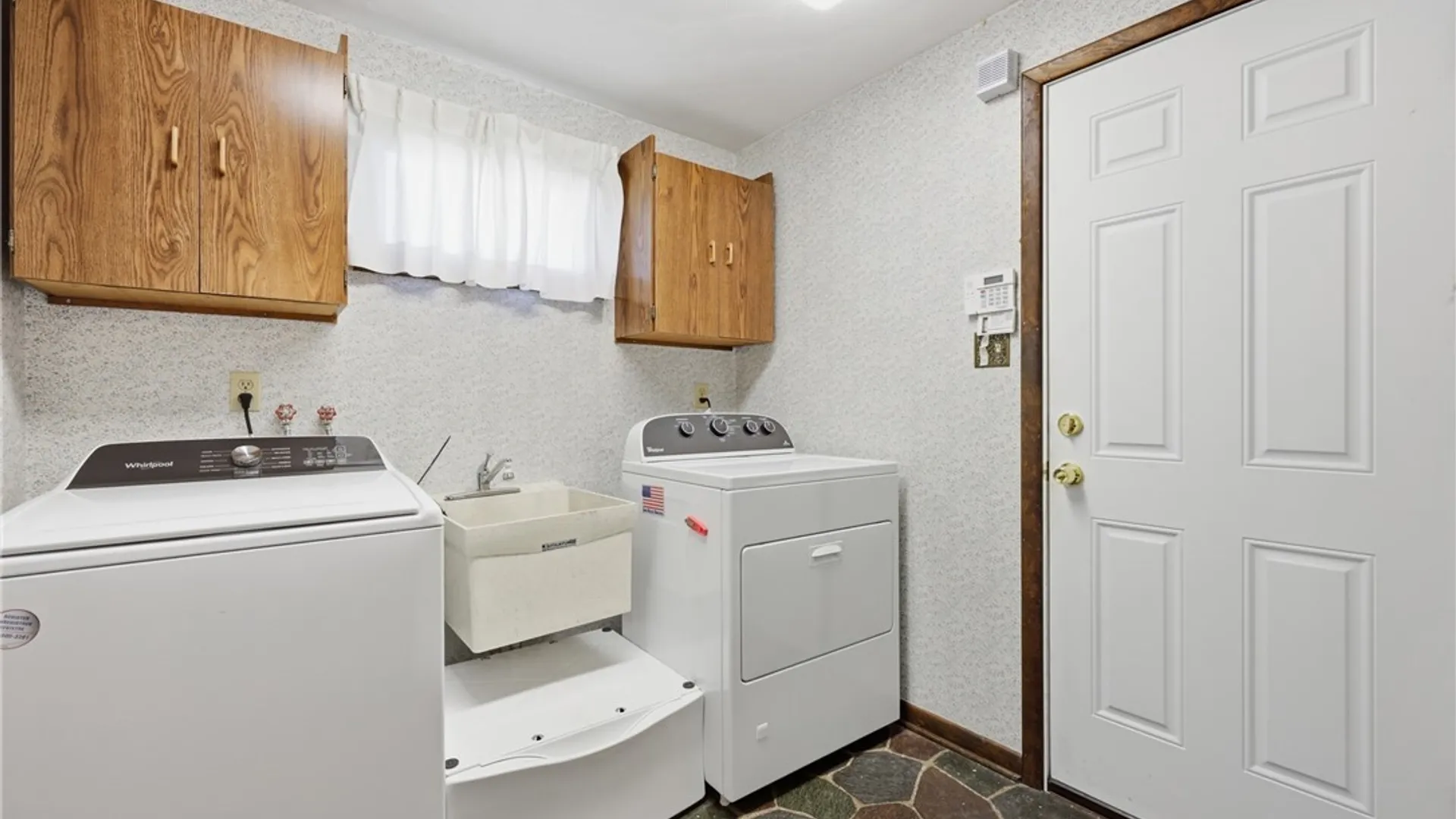 Property at 6888 Joanne Circle, Niagara, NY 14304 21