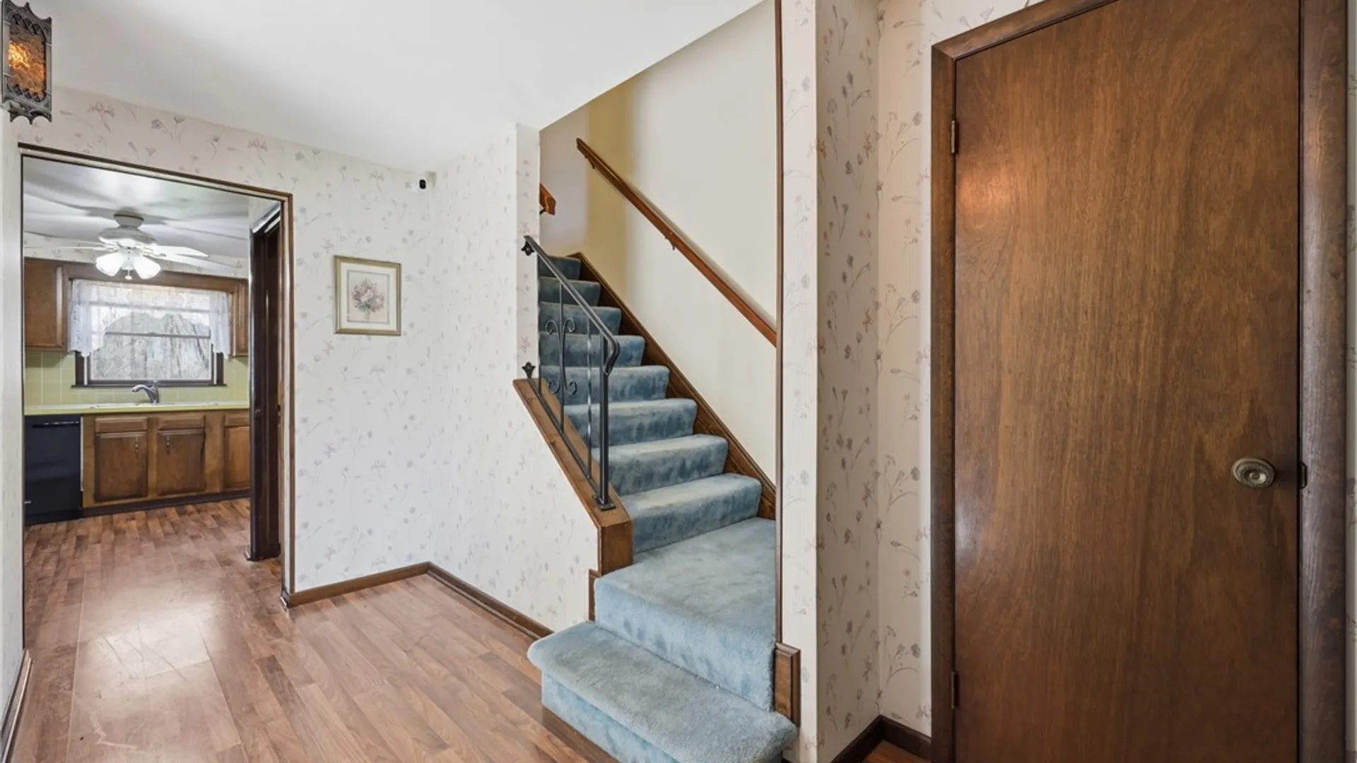 Property at 6888 Joanne Circle, Niagara, NY 14304 5