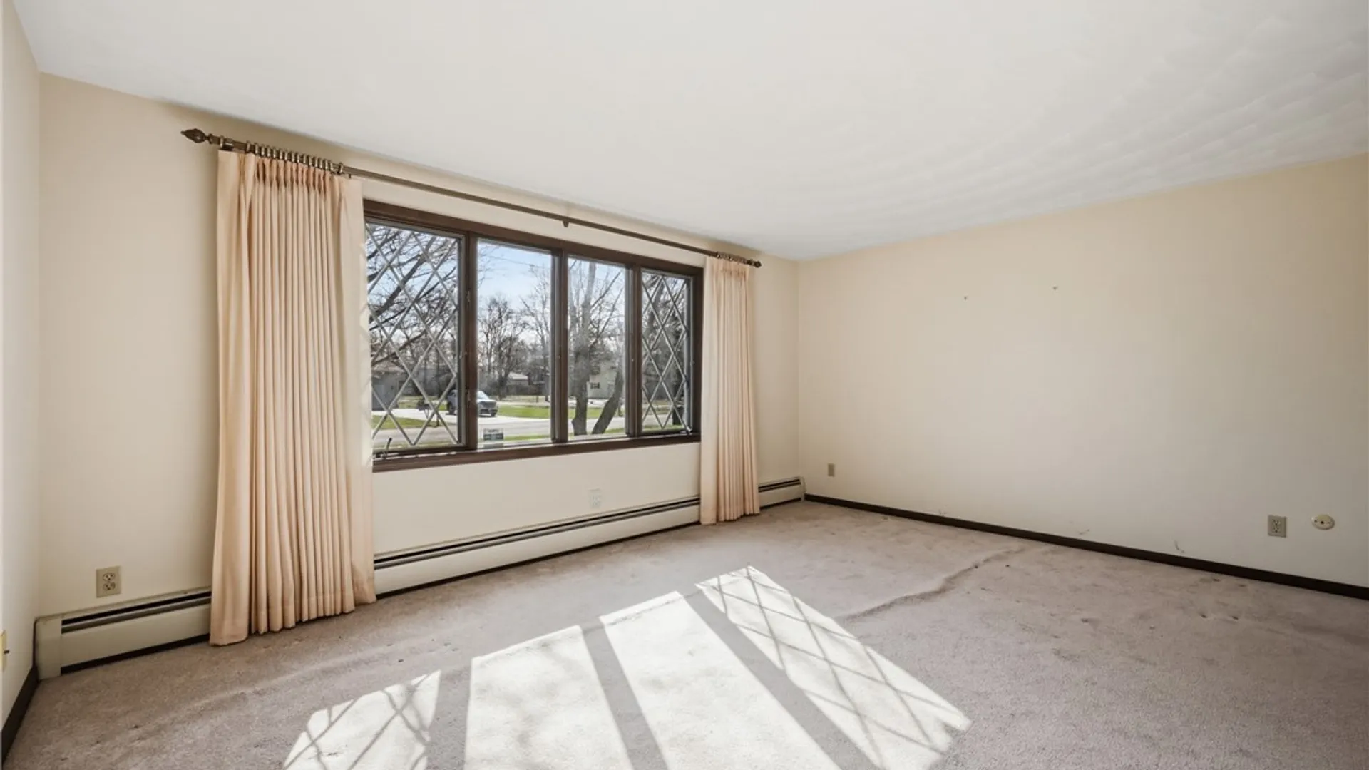 Property at 6888 Joanne Circle, Niagara, NY 14304 6