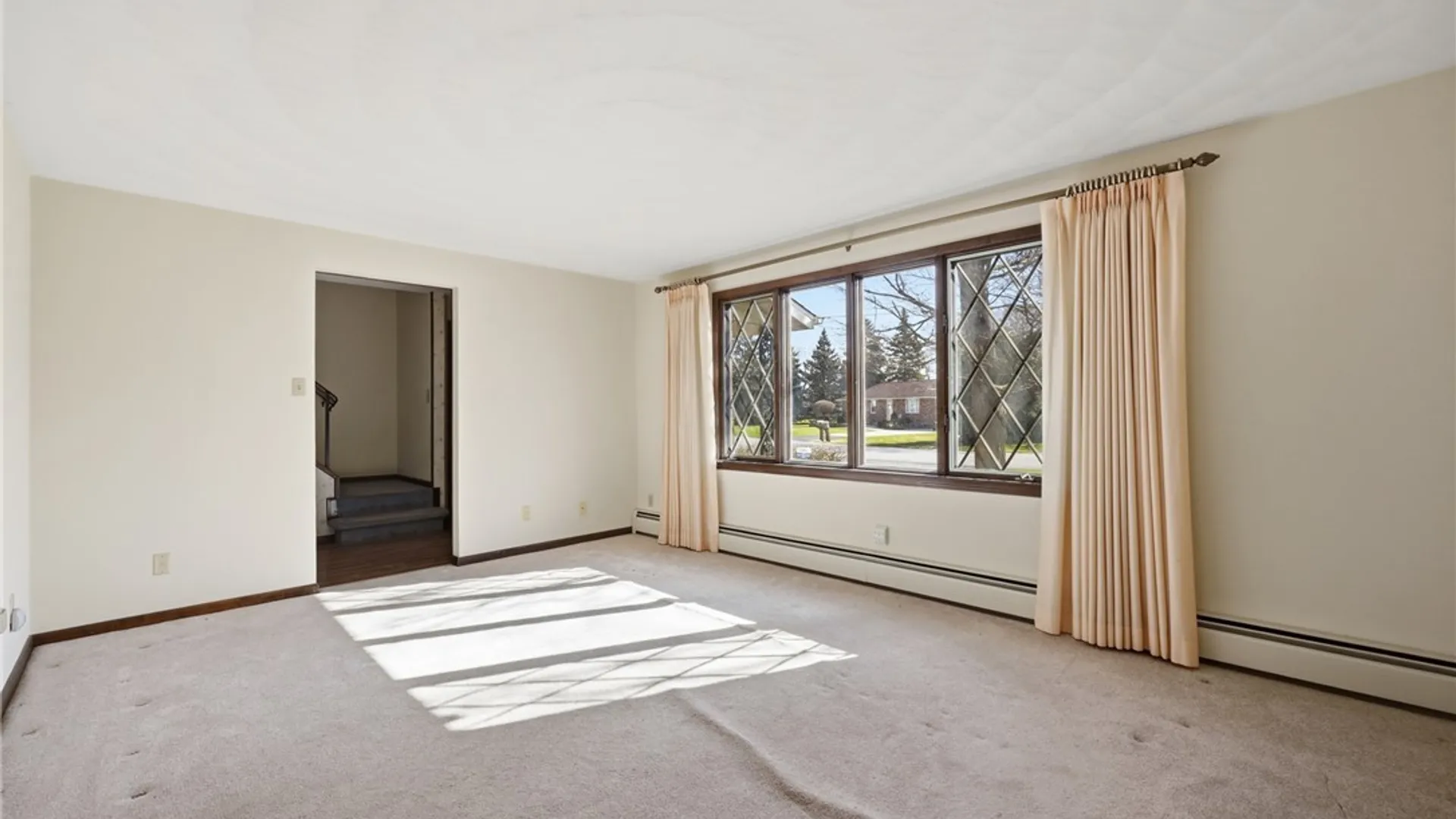 Property at 6888 Joanne Circle, Niagara, NY 14304 7