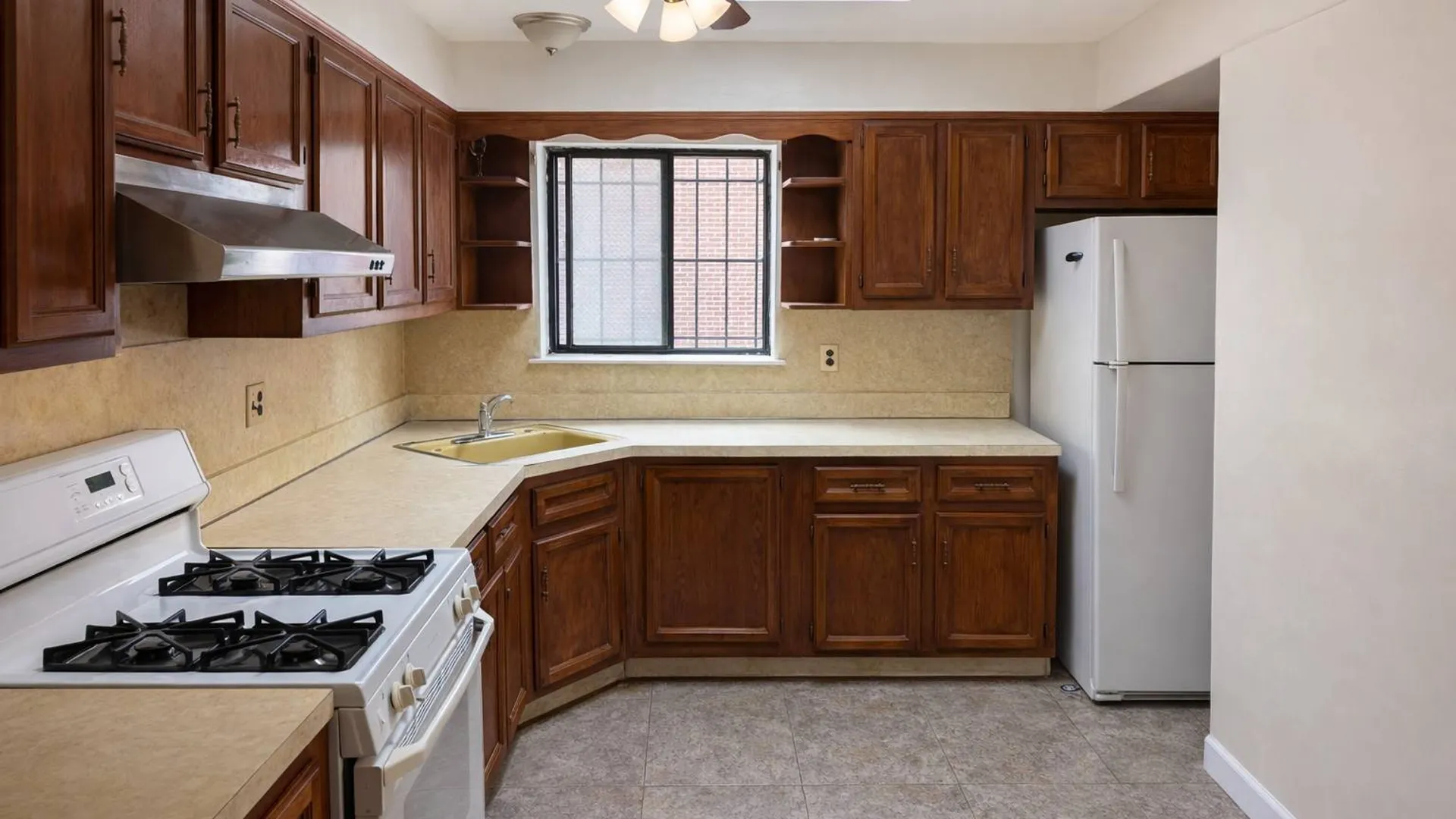Property at 94-14 55th Ave, Elmhurst, NY 11373 5