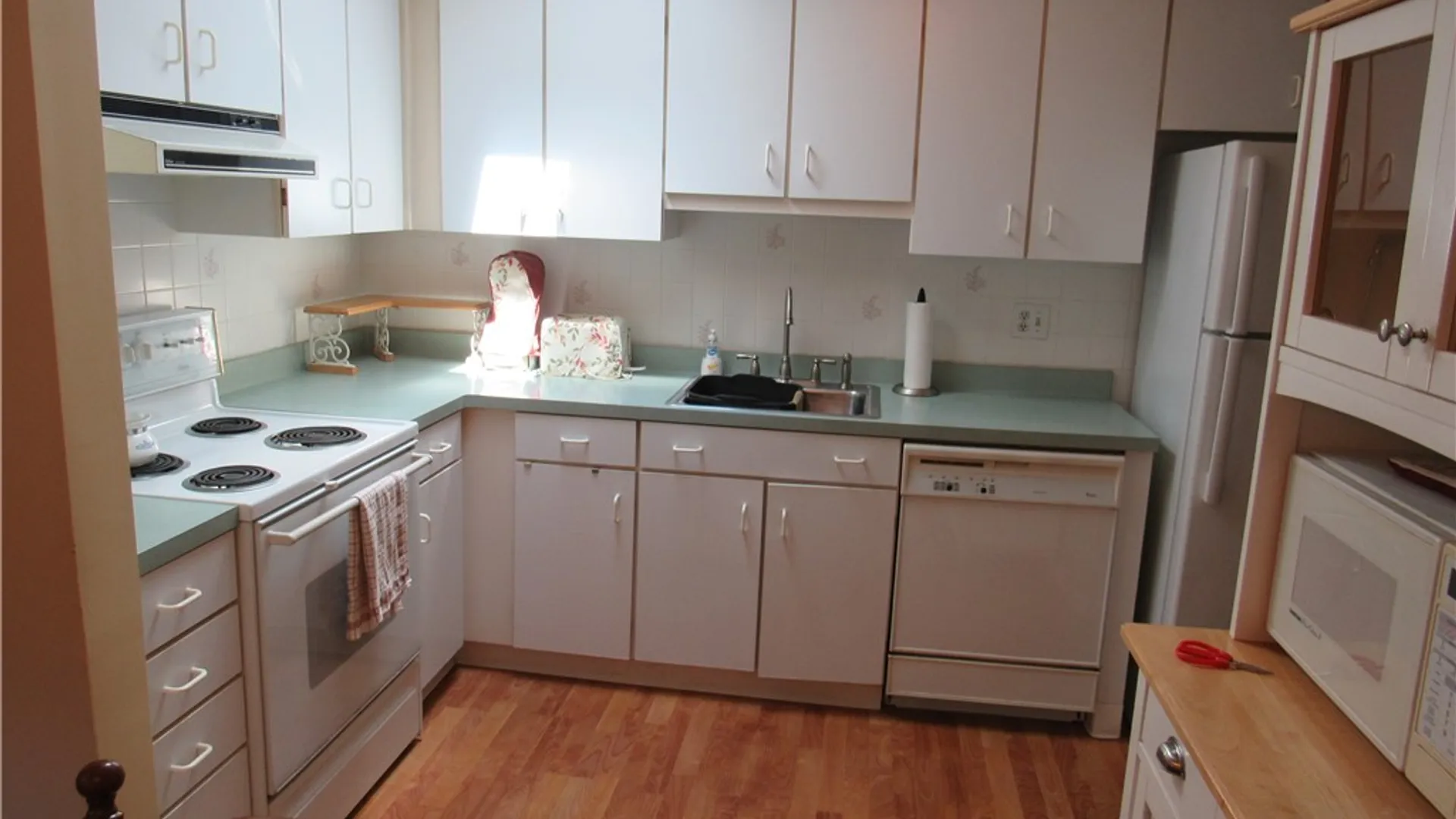 Property at 8 Hanningfield Circle, Perinton, NY 14450 15