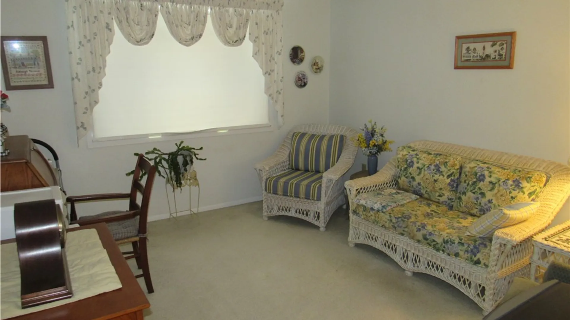 Property at 8 Hanningfield Circle, Perinton, NY 14450 20