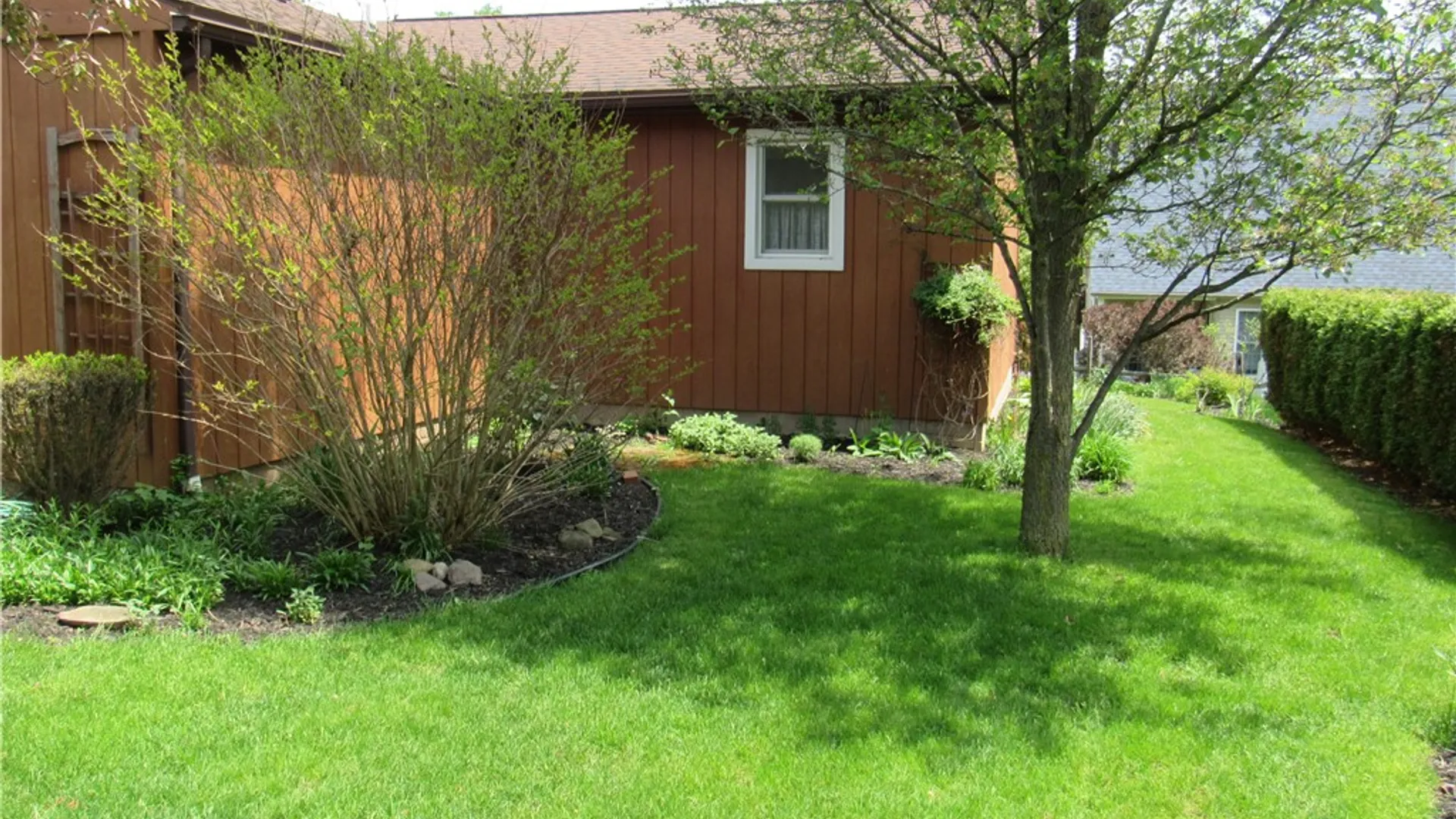 Property at 8 Hanningfield Circle, Perinton, NY 14450 5