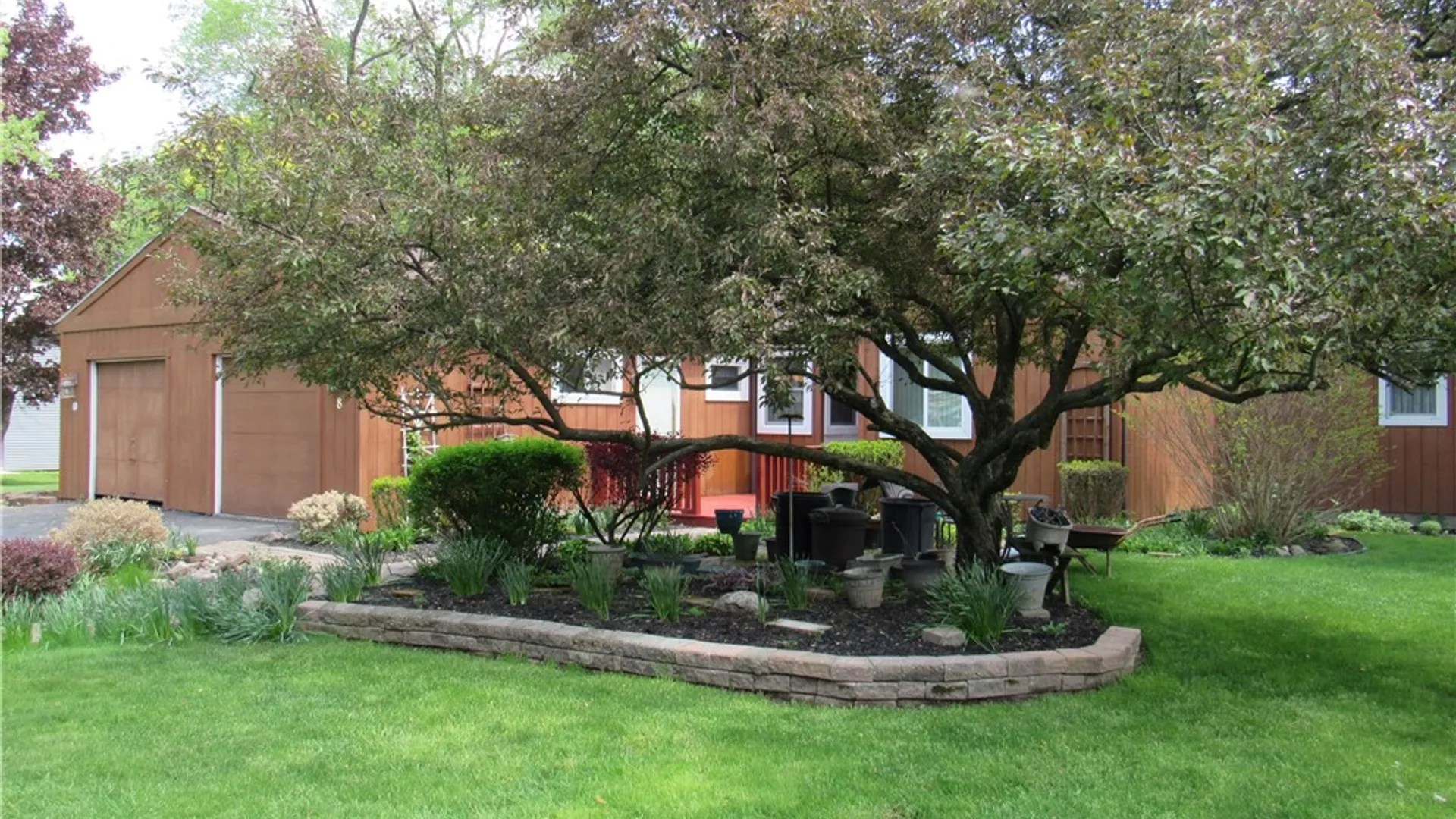 Property at 8 Hanningfield Circle, Perinton, NY 14450 6