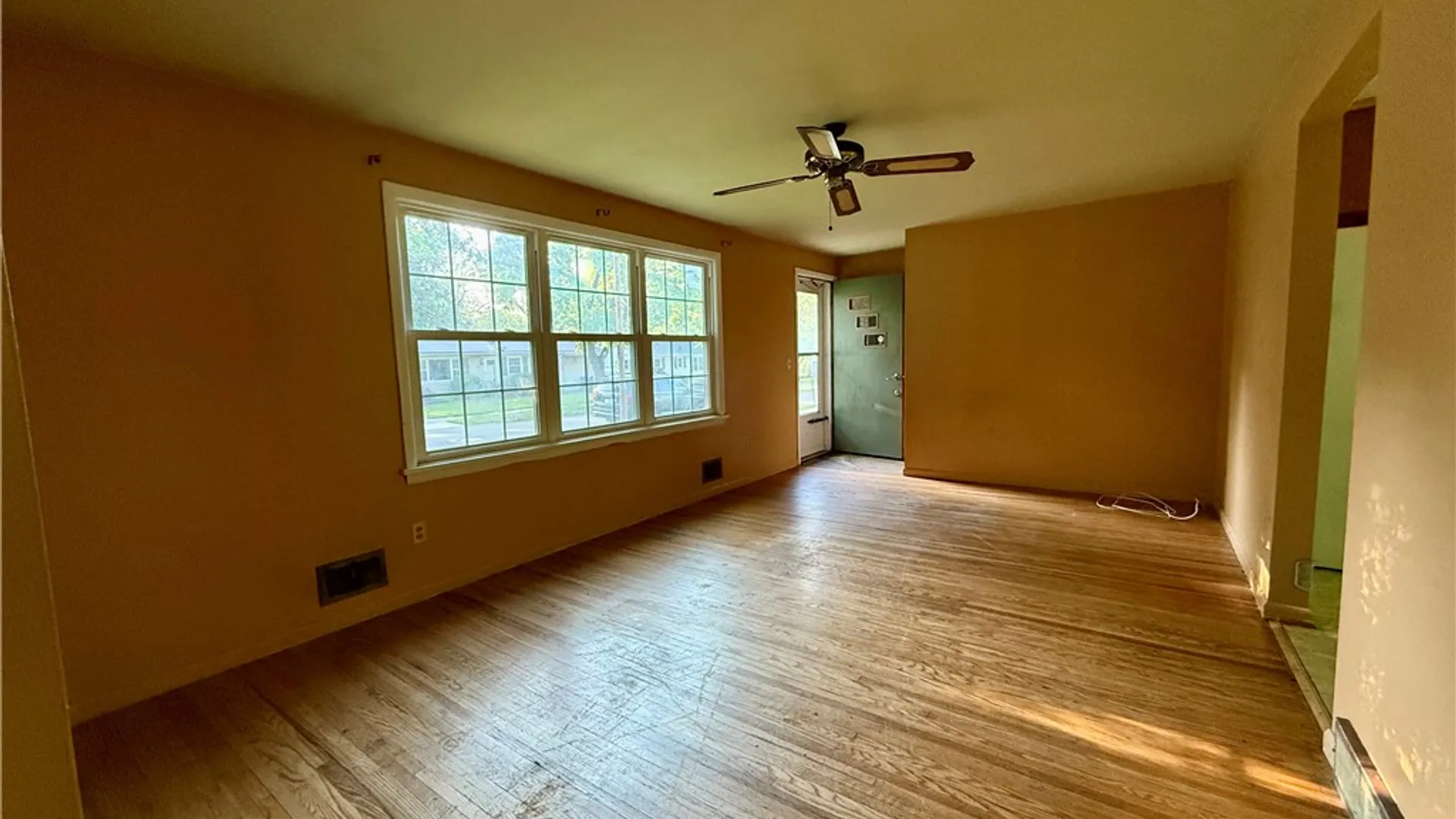 Property at 116 Lemoyn Avenue, Rochester, NY 14612 5