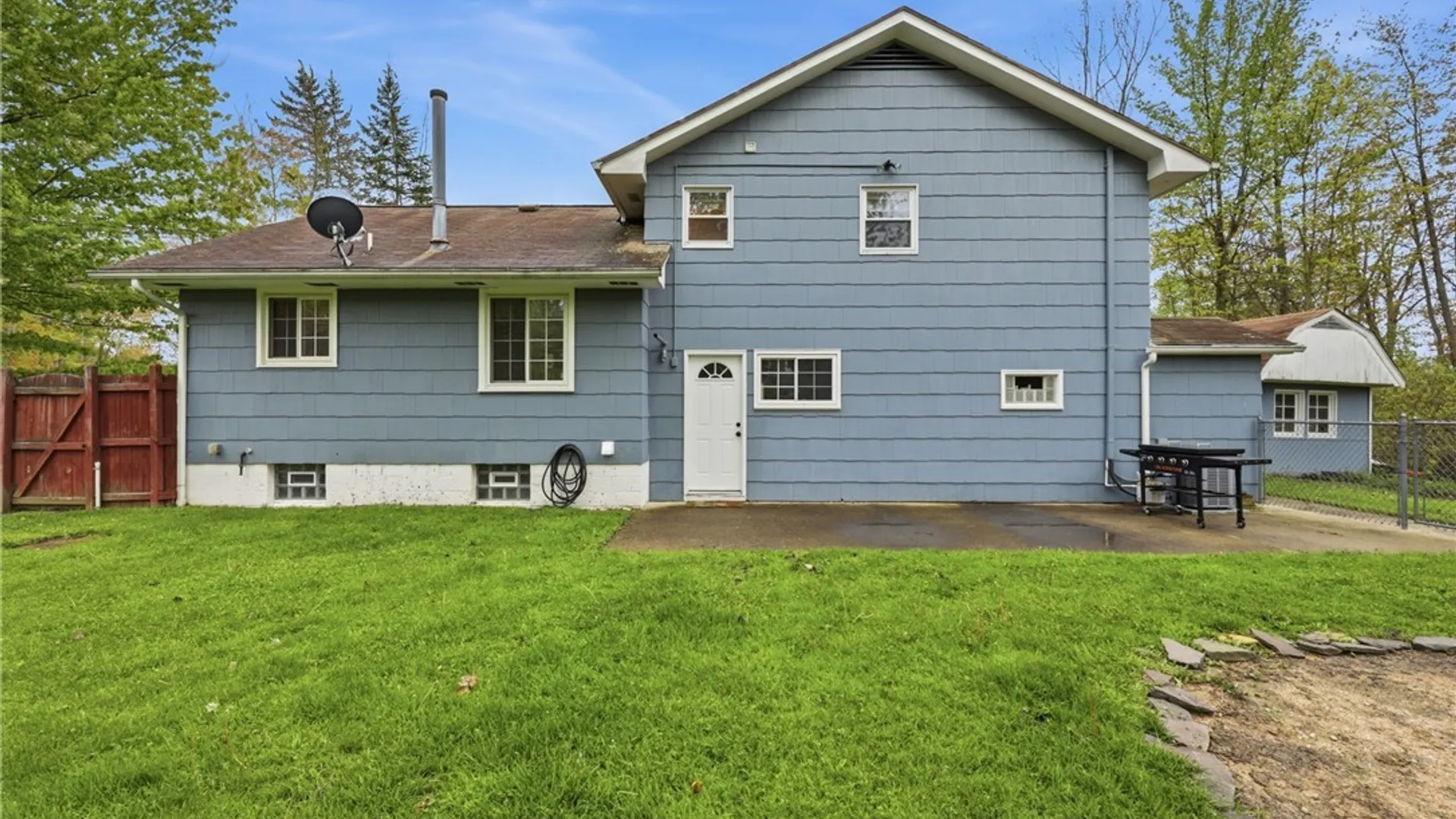 Property at 462 Eisenhower Avenue, Evans, NY 14006 37