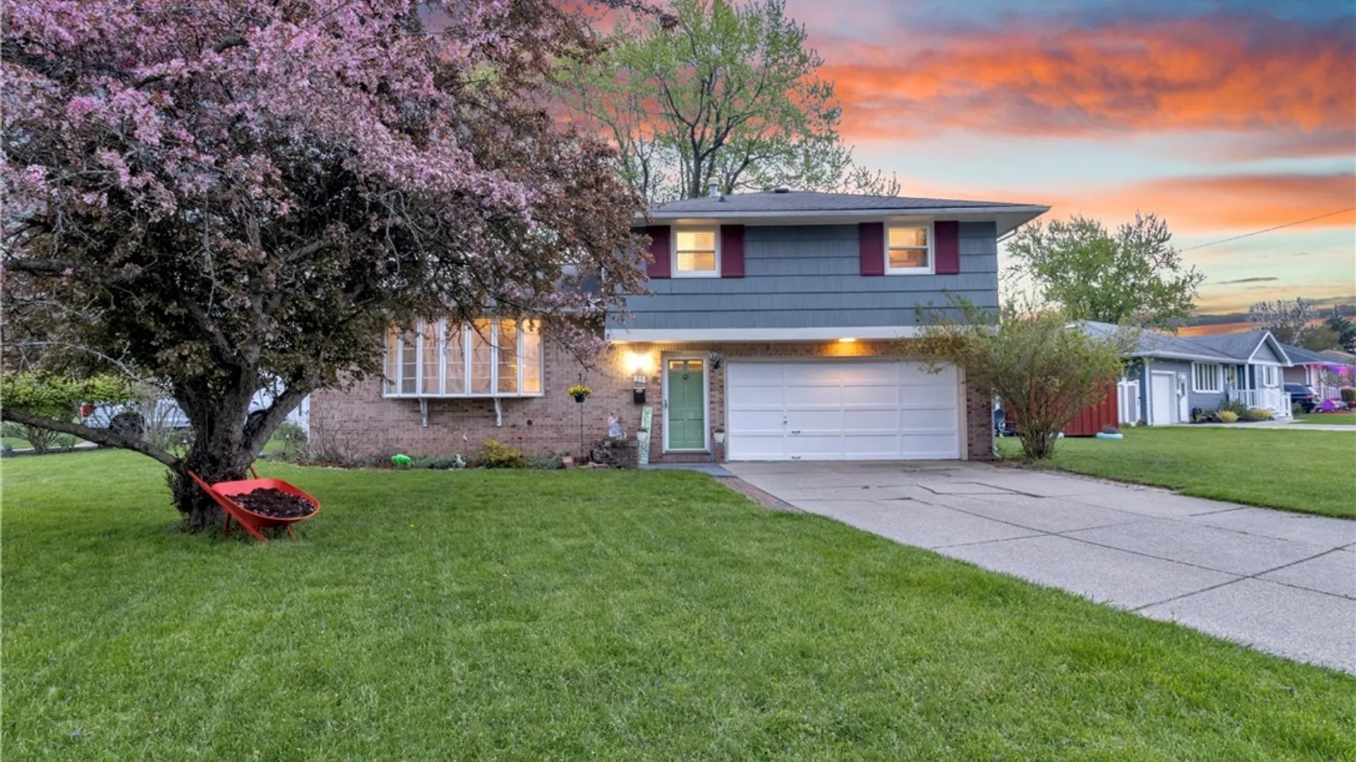 Property at 25 Woodmar Terrace, West Seneca, NY 14224 2