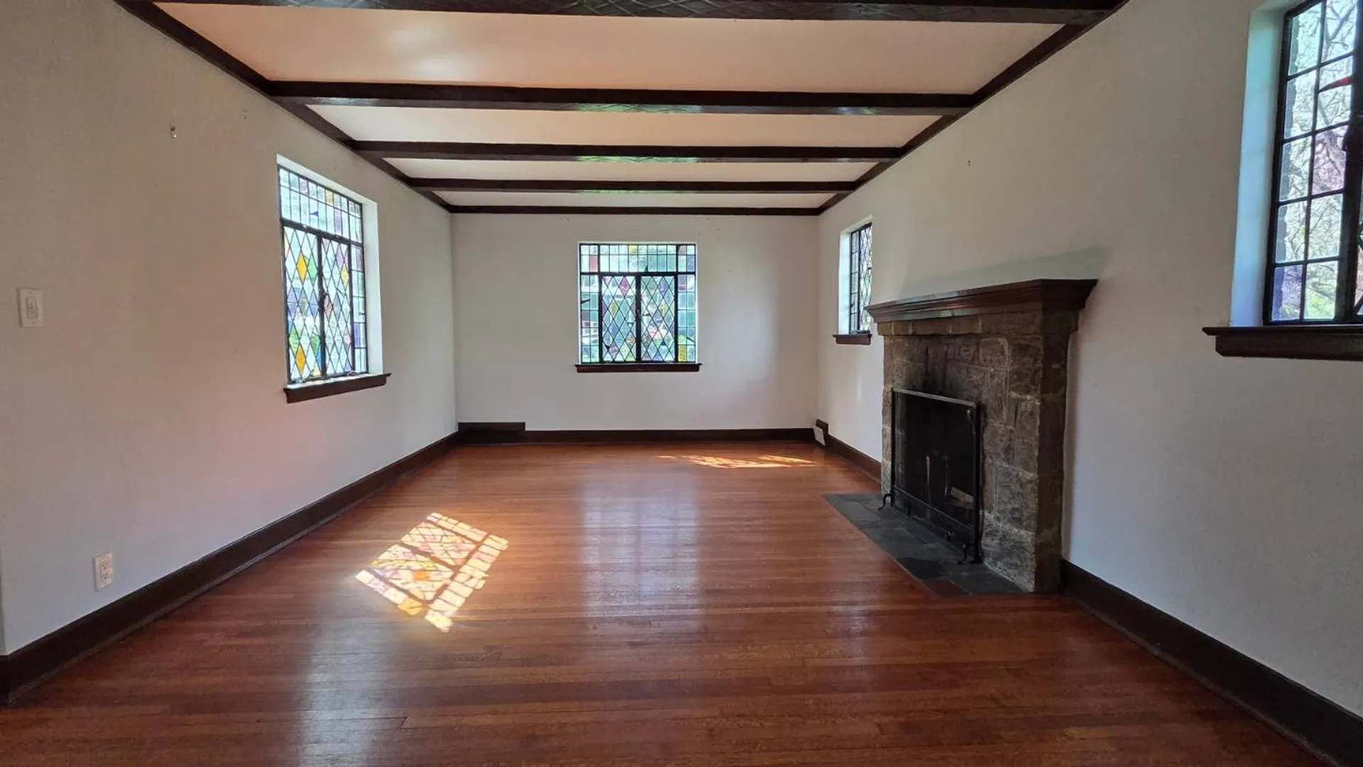 Property at 12 Longview Pl, Great Neck, NY 11021 11