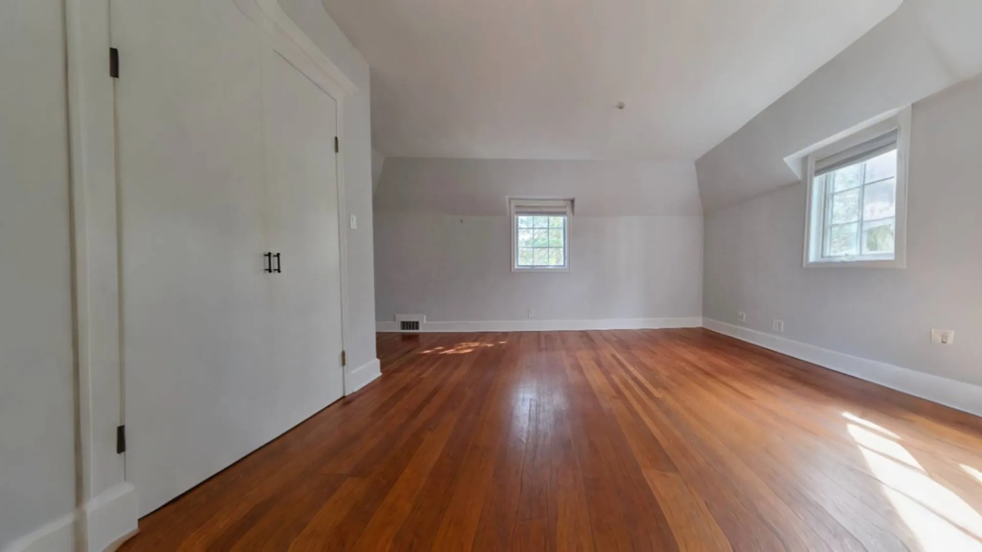 Property at 12 Longview Pl, Great Neck, NY 11021 24