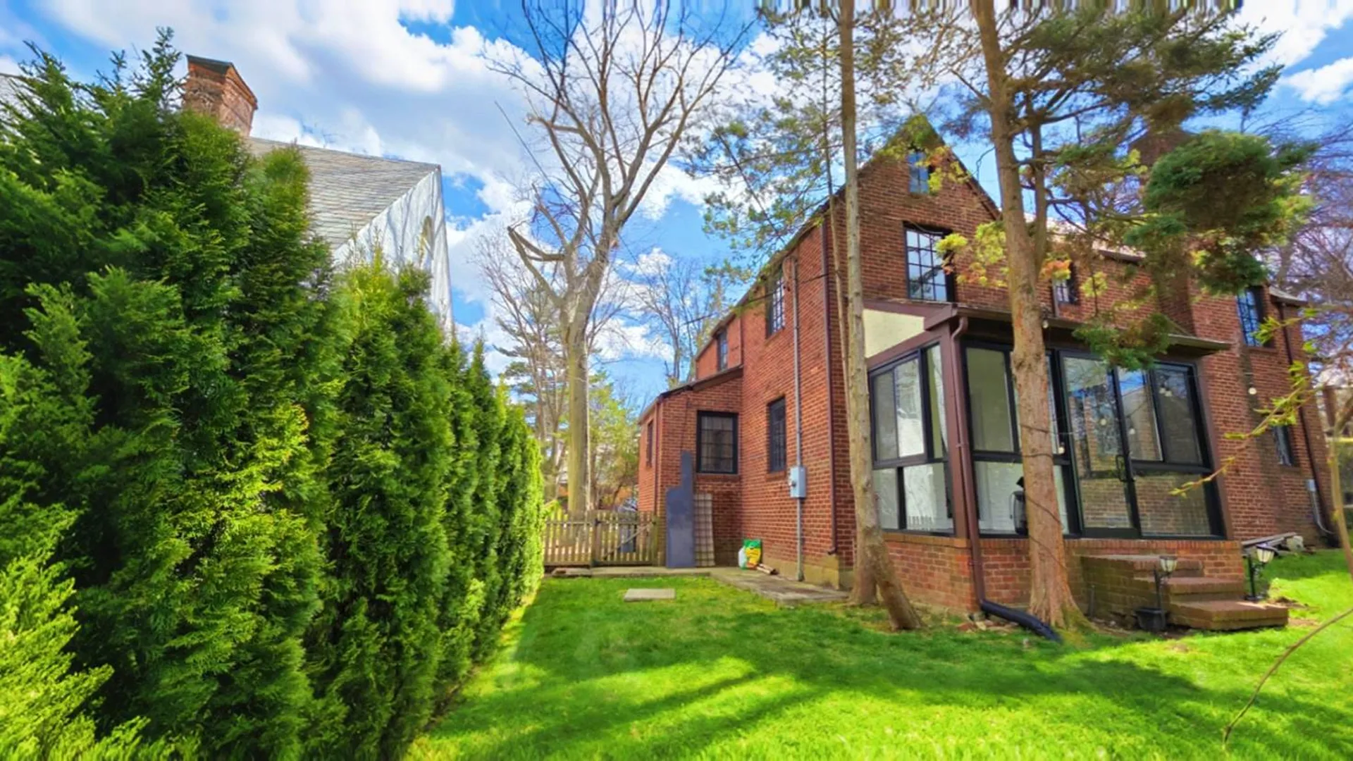 Property at 12 Longview Pl, Great Neck, NY 11021 5