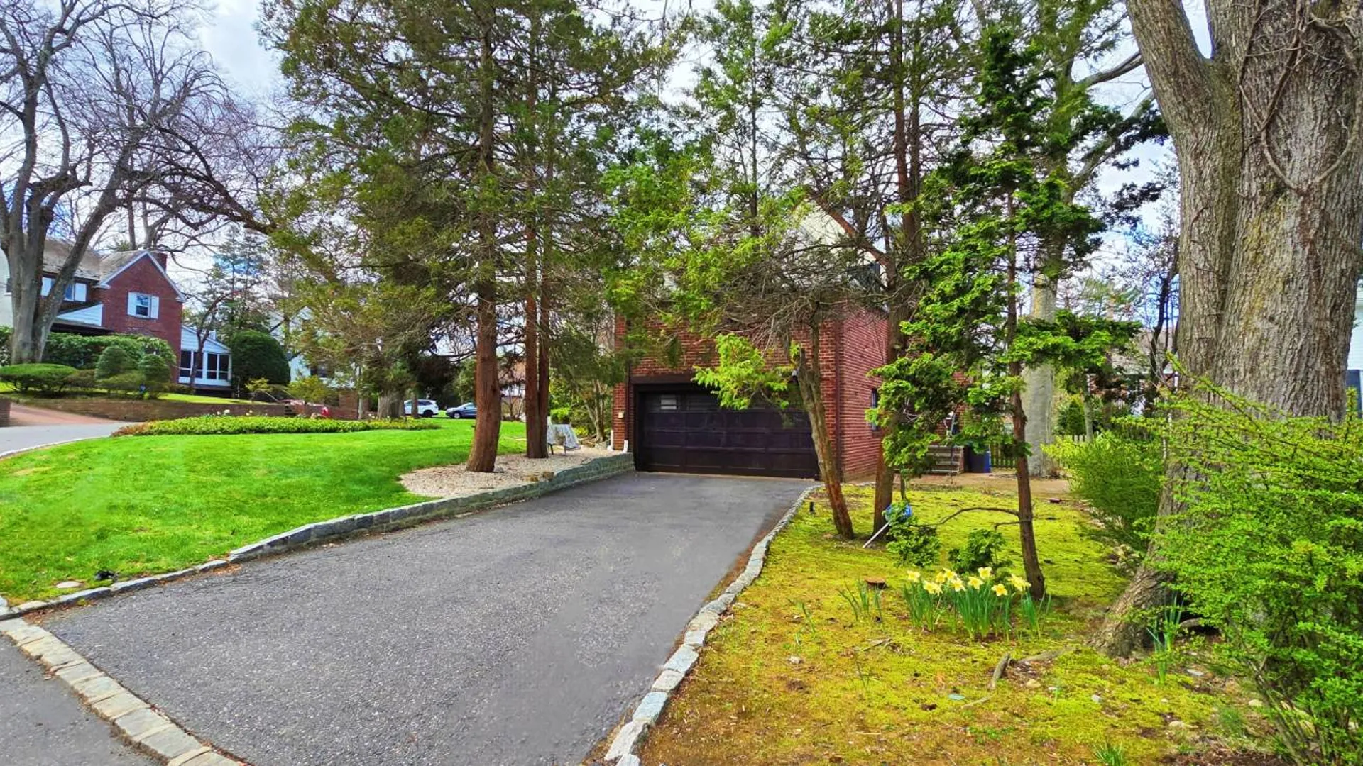 Property at 12 Longview Pl, Great Neck, NY 11021 6