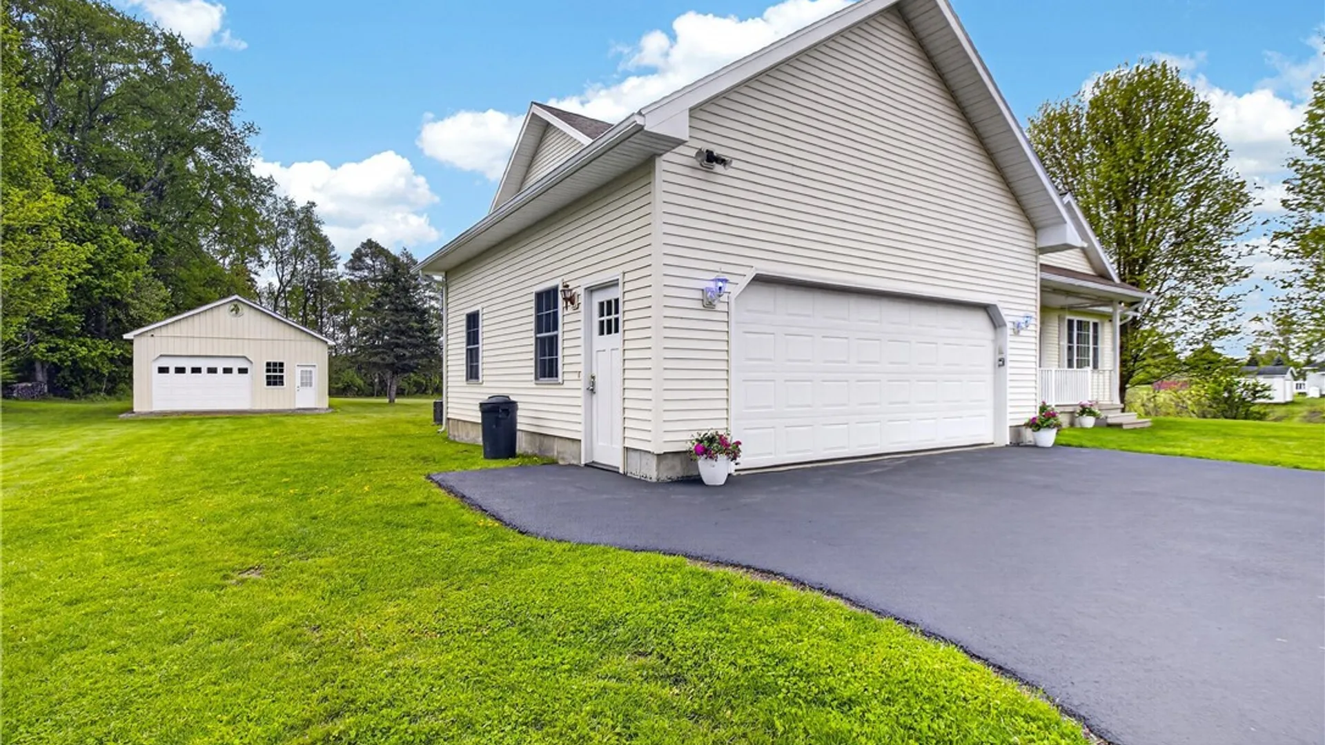 Property at 7338 Railroad St, Marcy, NY 13469 4
