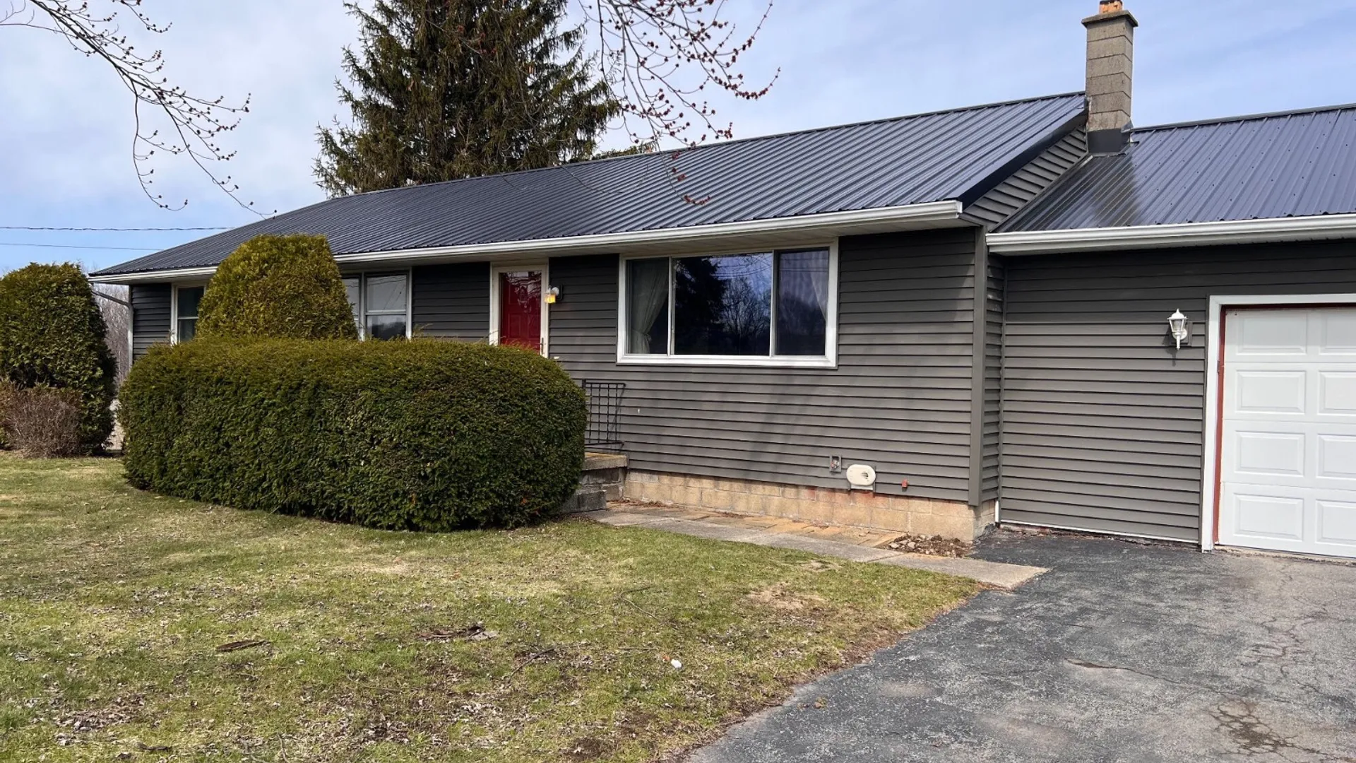Property at 7627 Selden Rd, Le Roy, NY 14482 2