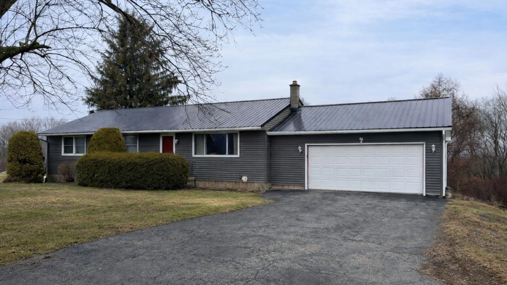 Property at 7627 Selden Rd, Le Roy, NY 14482 3