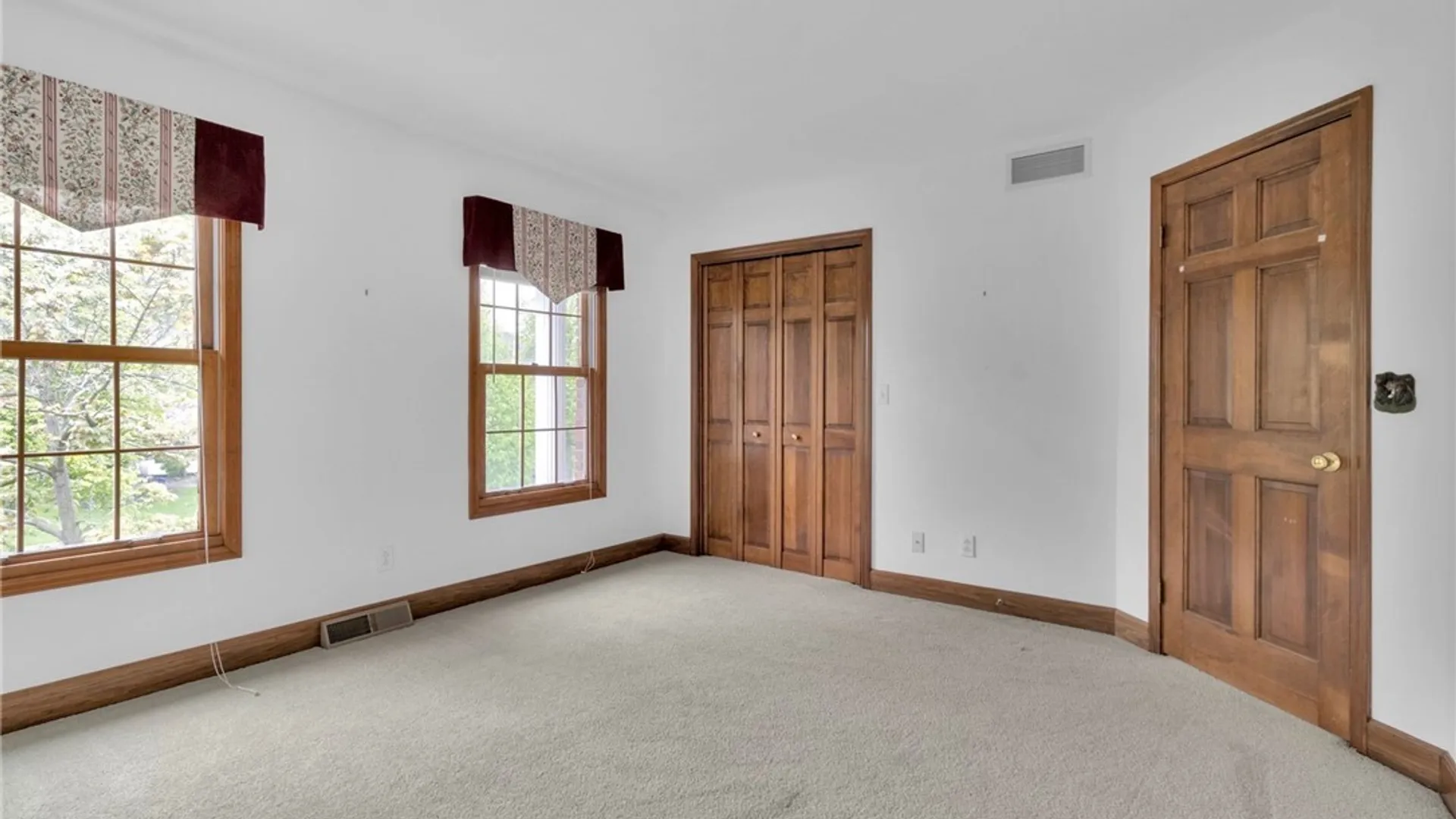 Property at 42 Pinelake Drive, Amherst, NY 14221 35