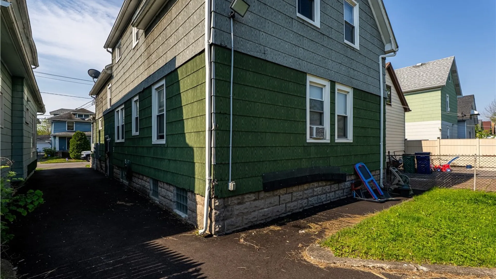 Property at 94 Connelly Avenue, Buffalo, NY 14215 5