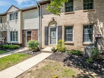Property at 208 Stepping Stone Lane, Orchard Park, NY 14127