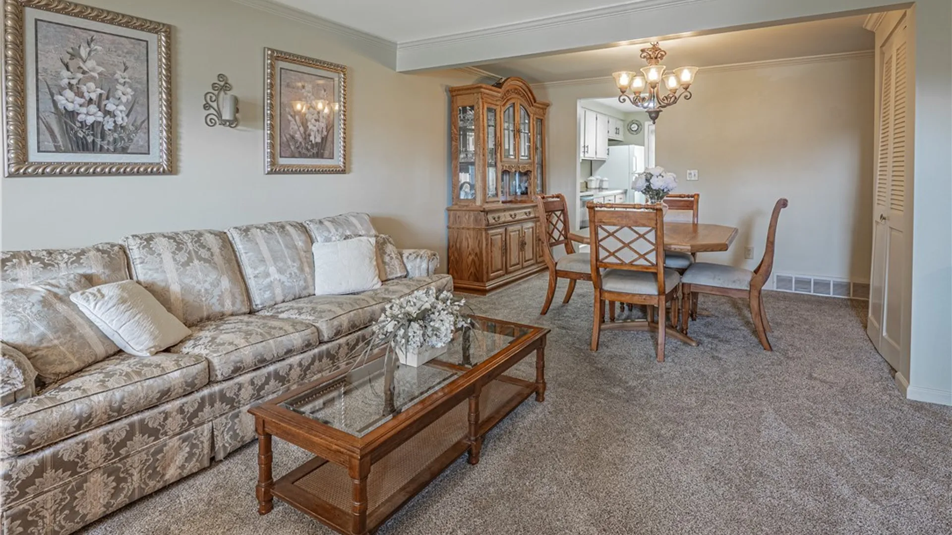 Property at 7 The Common, Lockport City, NY 14094 12
