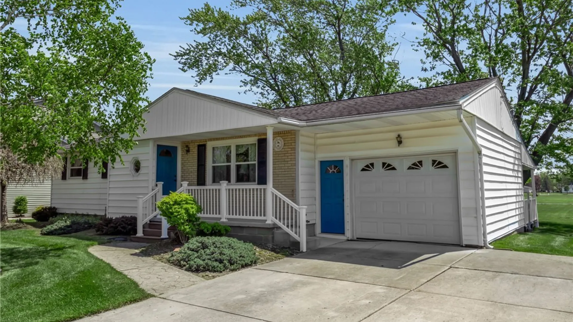 Property at 291 Carriage Park, West Seneca, NY 14224 2