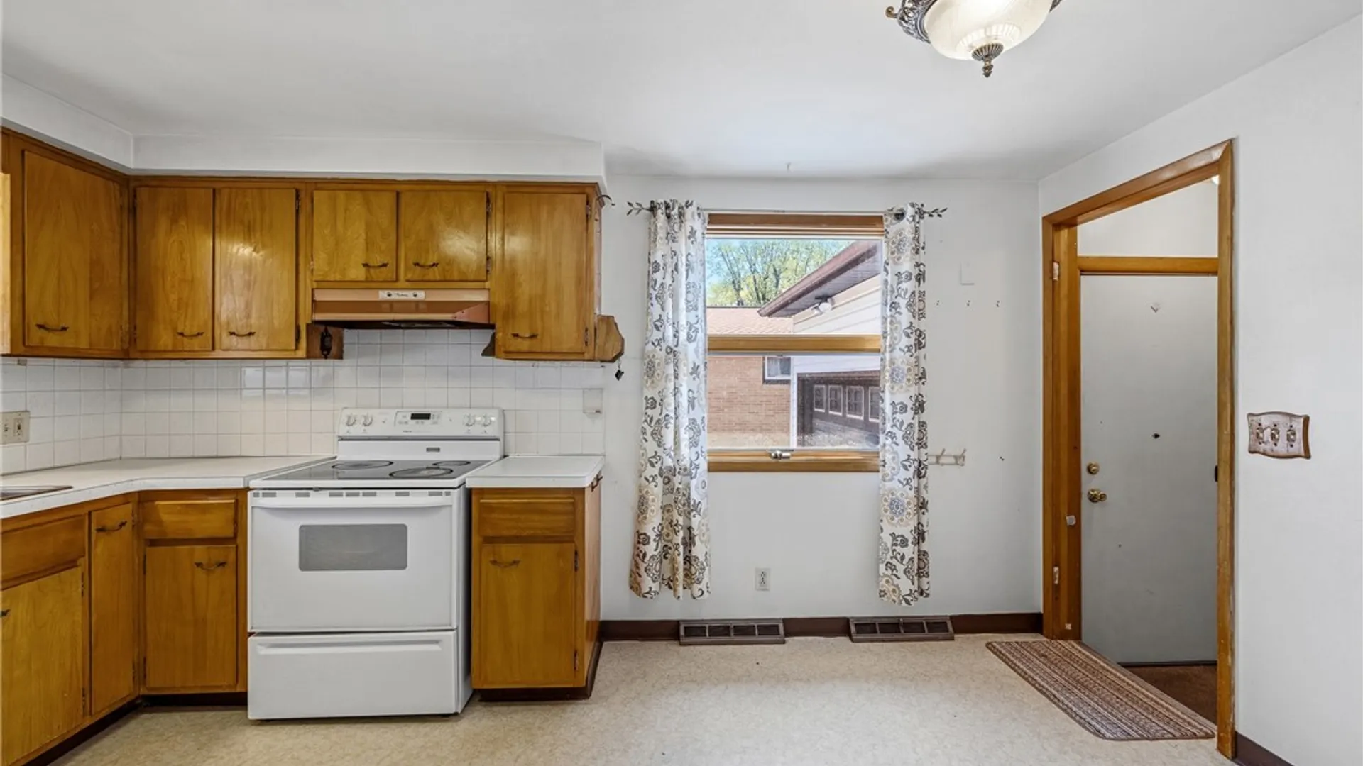 Property at 352 Seneca Place, Lancaster, NY 14086 5