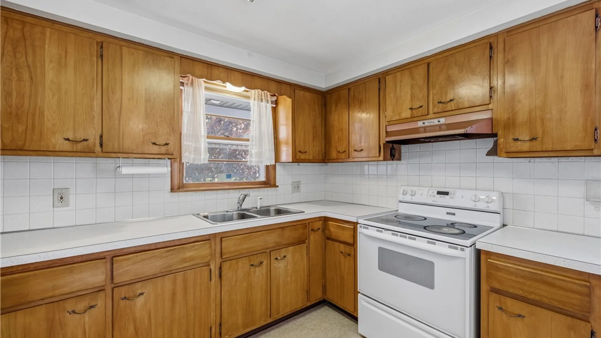 Property at 352 Seneca Place, Lancaster, NY 14086 6