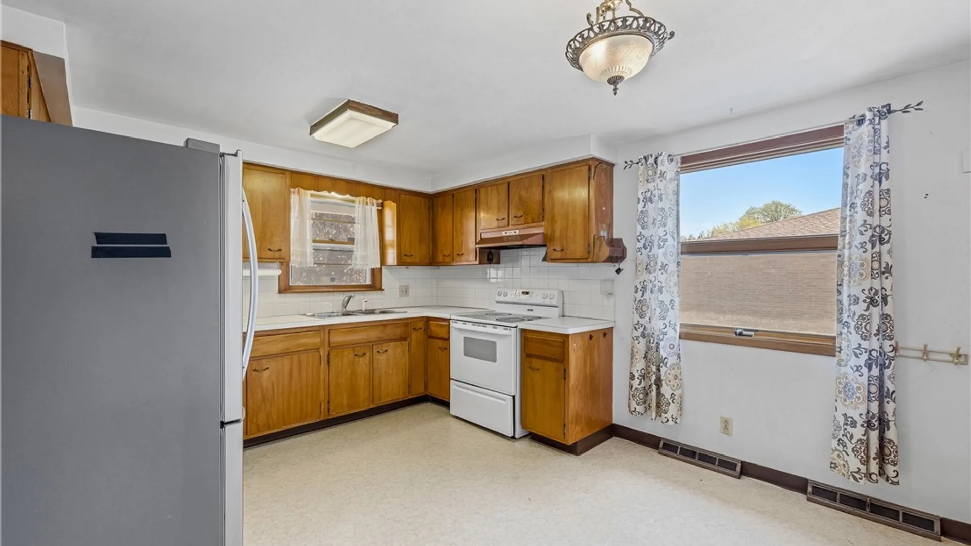 Property at 352 Seneca Place, Lancaster, NY 14086 7