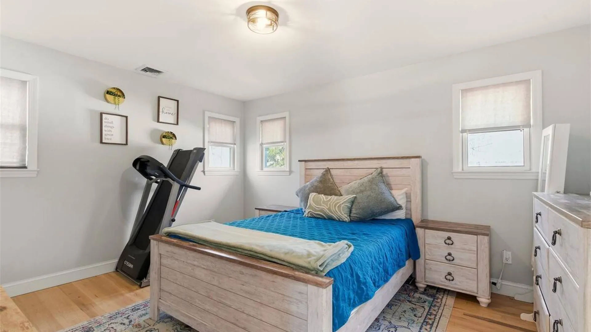 Property at 147 Jackson Avenue S, Saint James, NY 11780 15
