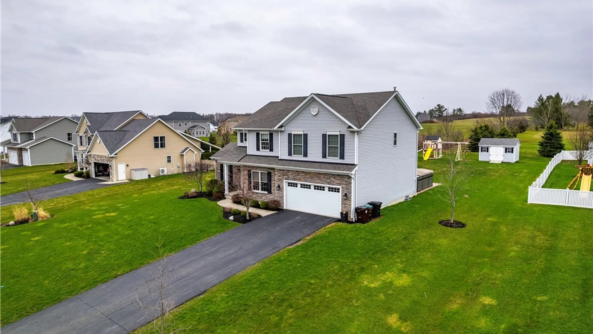 Property at 17 Knoche Way, Orchard Park, NY 14127 44