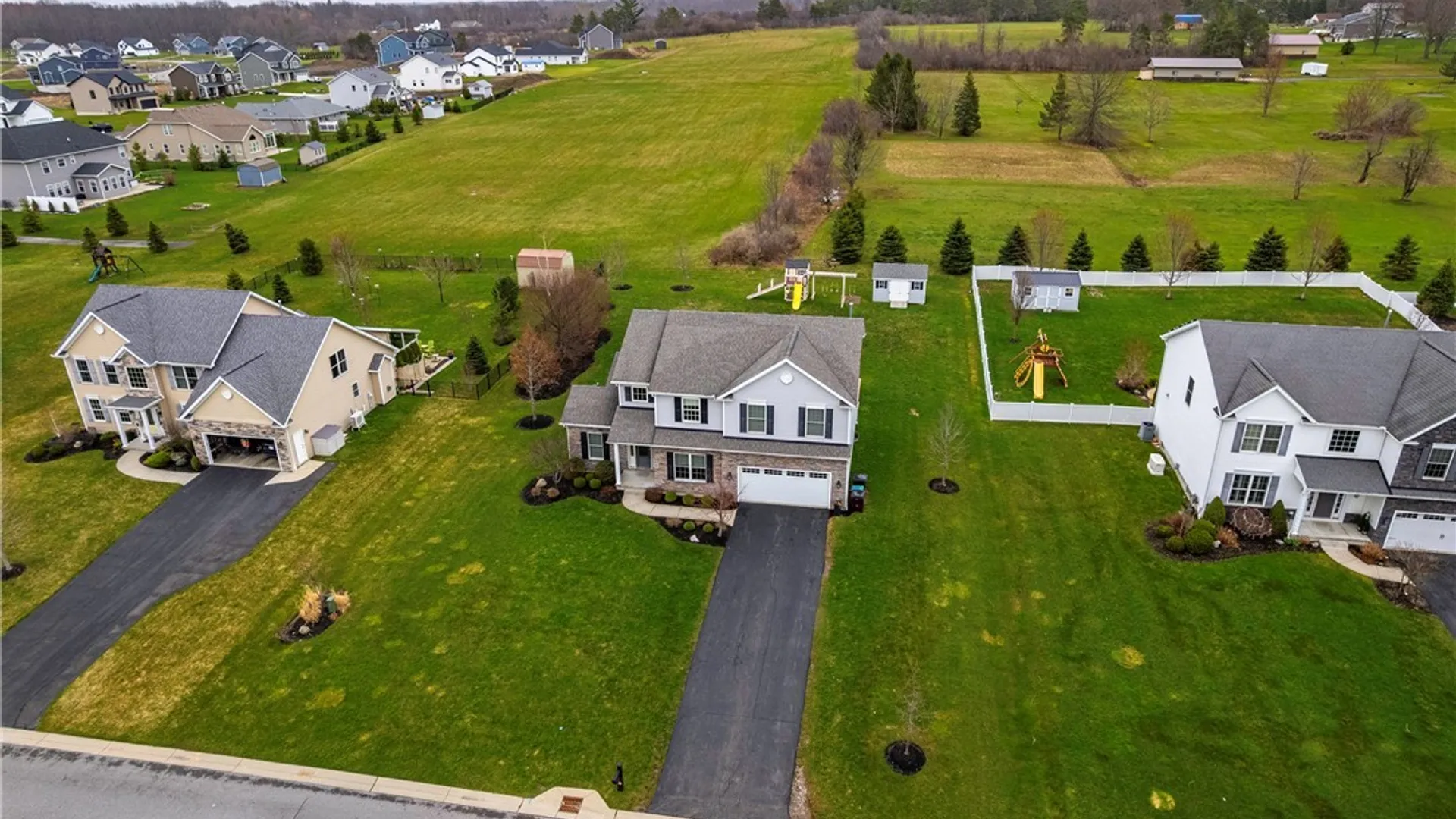Property at 17 Knoche Way, Orchard Park, NY 14127 45
