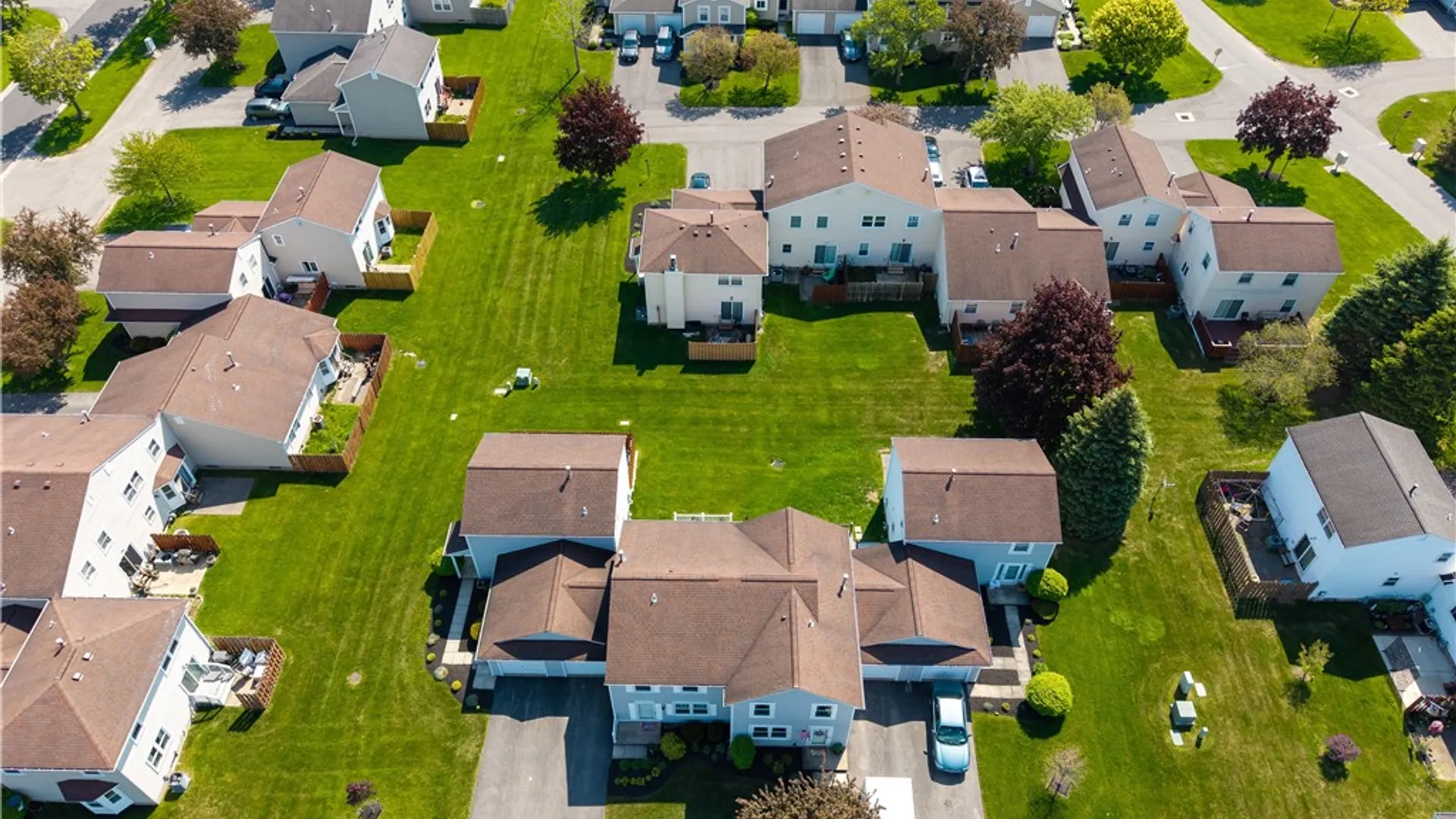 Property at 6 S Estate Drive, Webster, NY 14580 36
