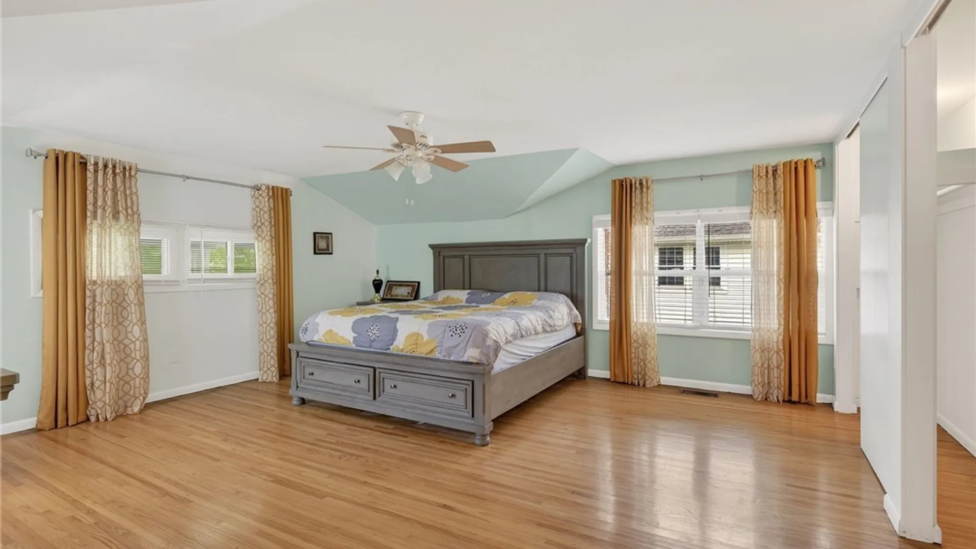 Property at 32 Hunters Ln, Amherst, NY 14221 25