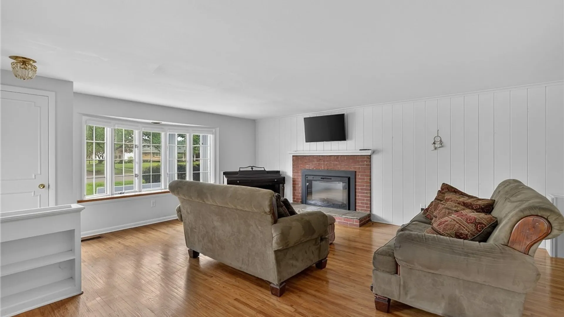 Property at 32 Hunters Ln, Amherst, NY 14221 5