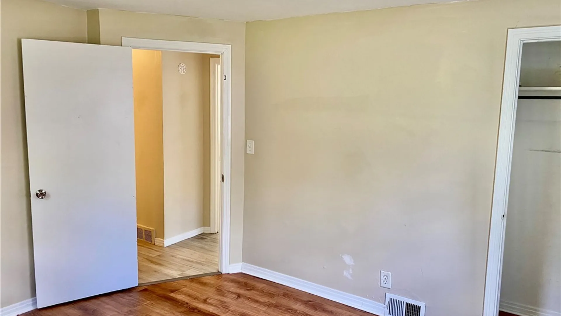 Property at 220 Roxann Avenue, Cicero, NY 13212 12