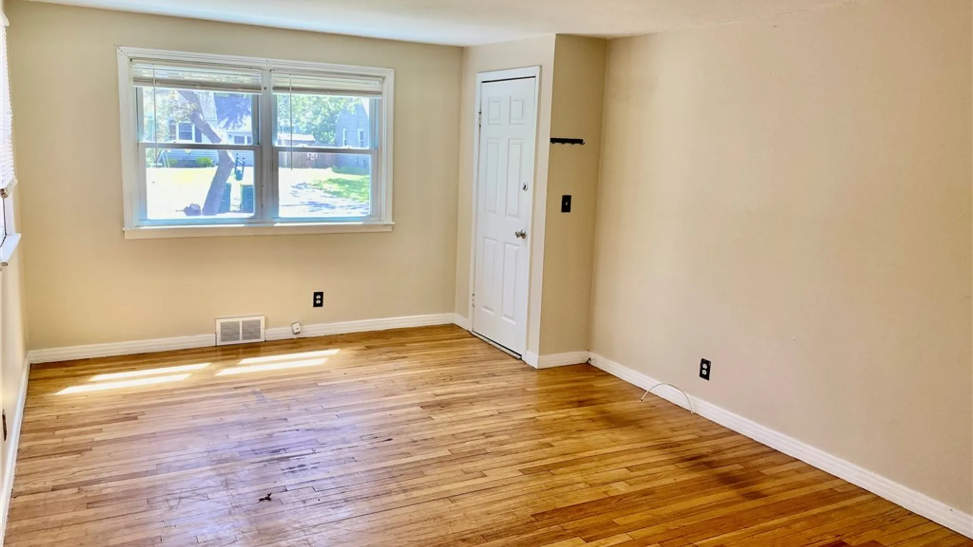 Property at 220 Roxann Avenue, Cicero, NY 13212 3