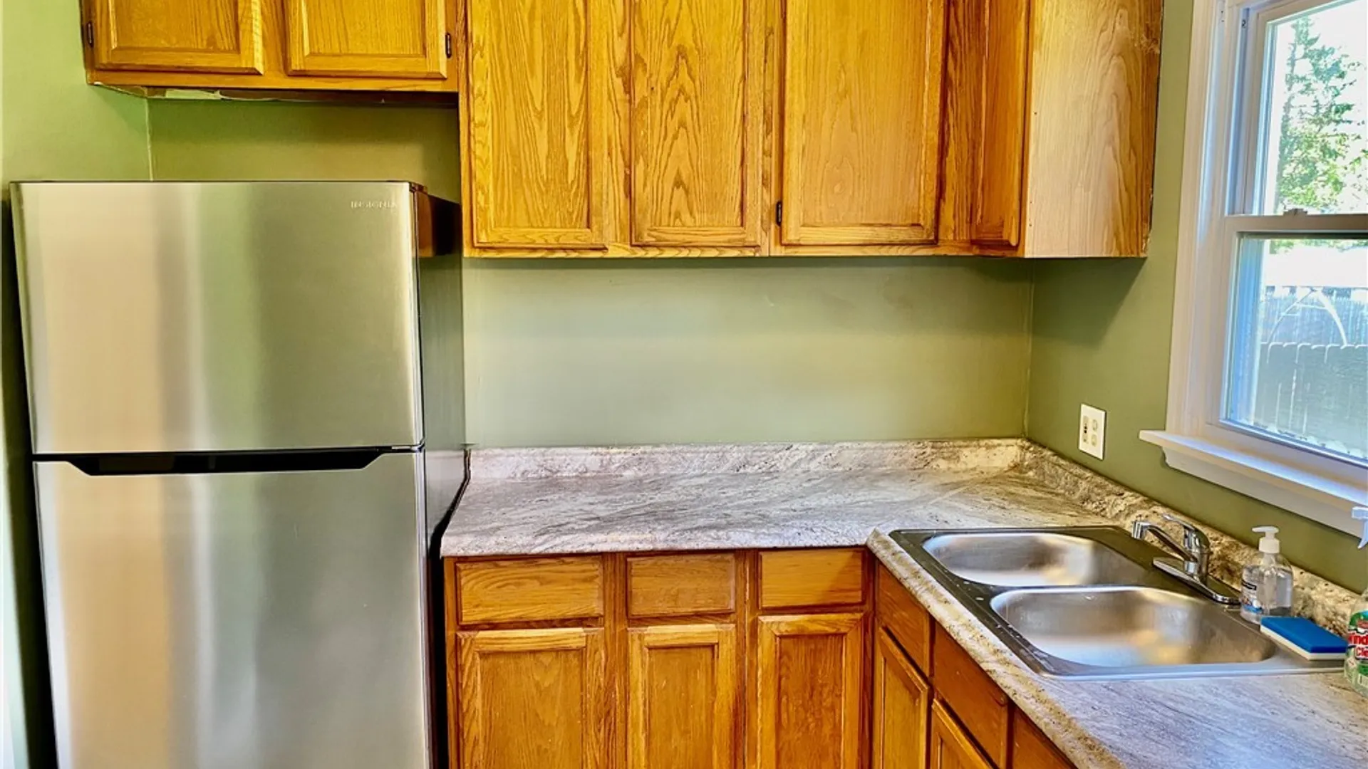 Property at 220 Roxann Avenue, Cicero, NY 13212 8