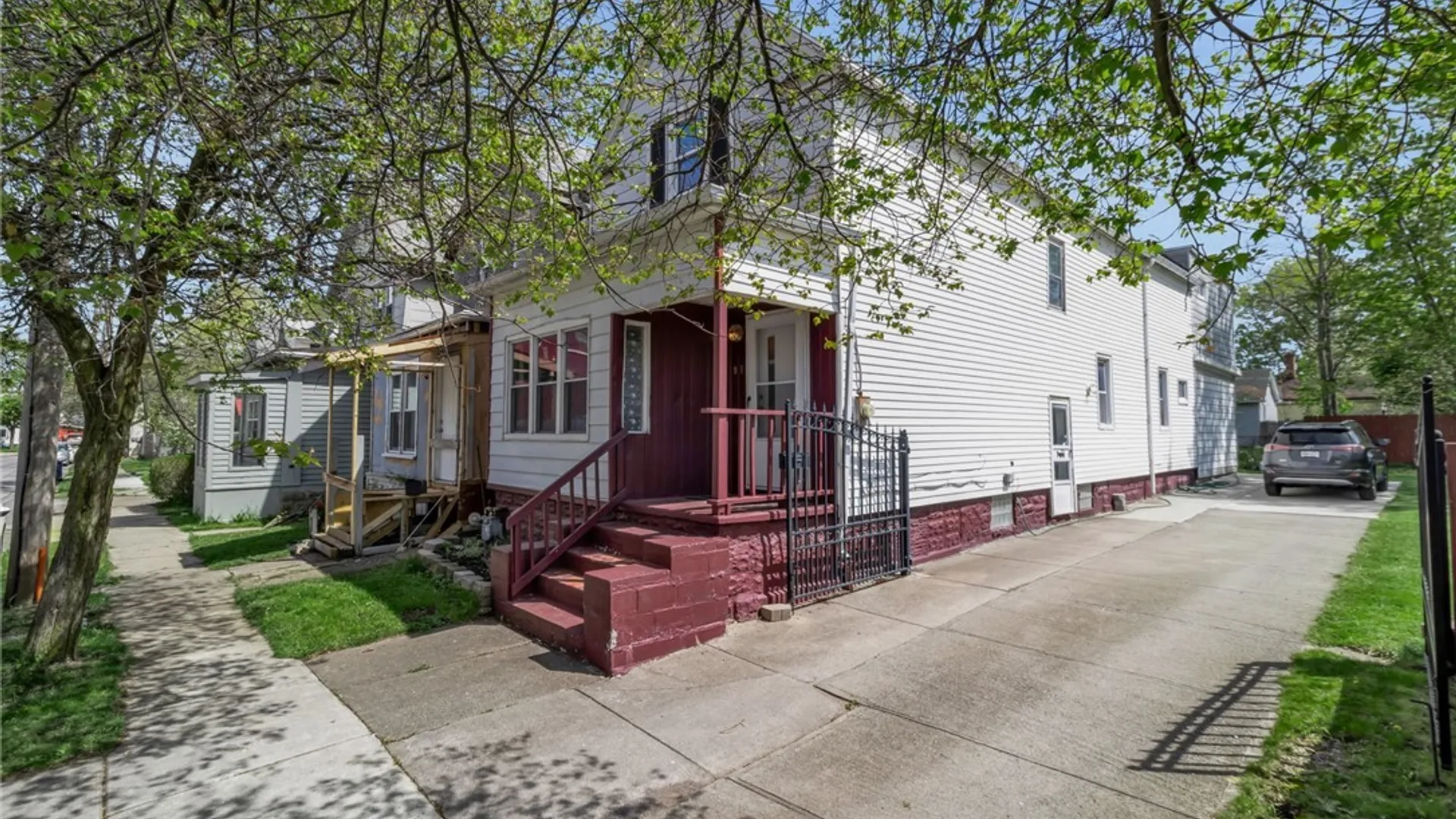 Property at 95 Guernsey St, Buffalo, NY 14207 2