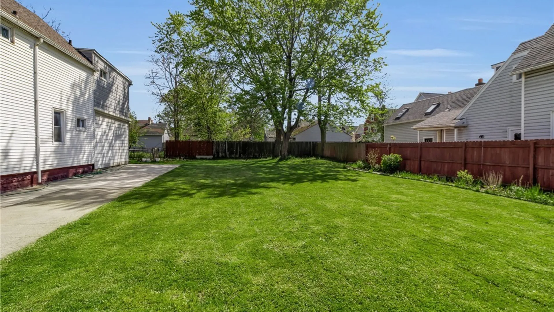 Property at 95 Guernsey St, Buffalo, NY 14207 32