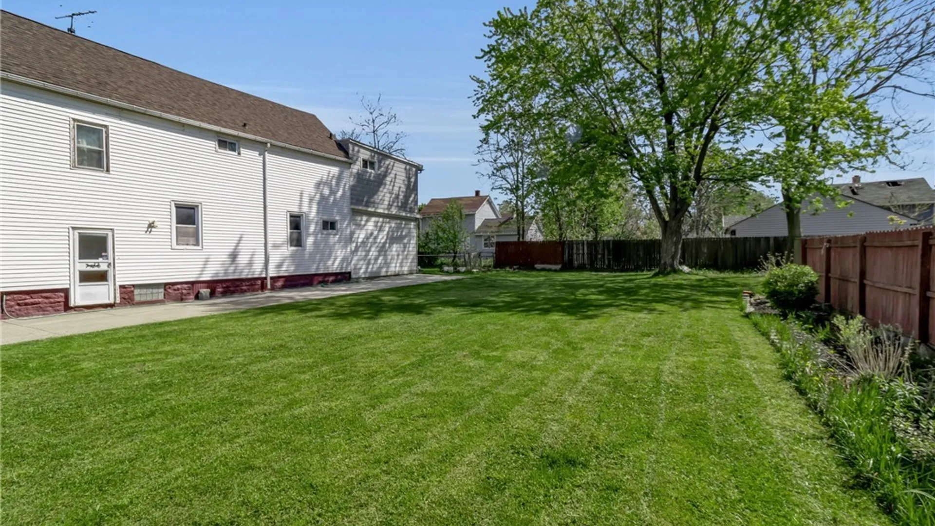 Property at 95 Guernsey St, Buffalo, NY 14207 4