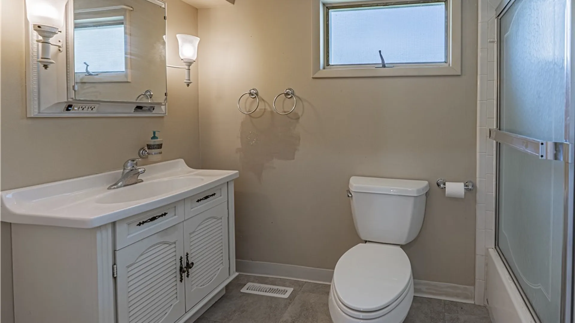 Property at 4784 Chester Avenue, Niagara, NY 14305 17