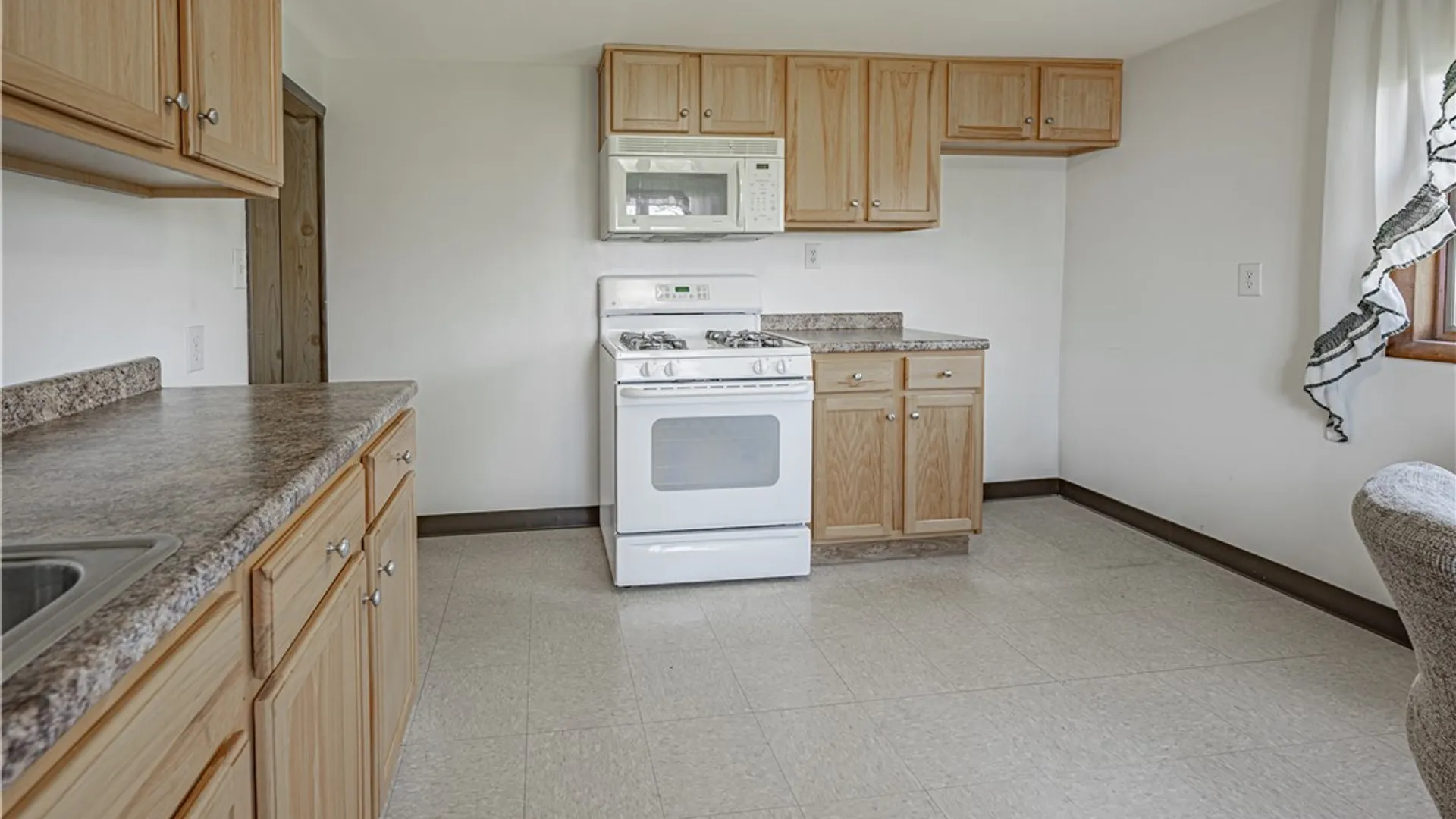 Property at 4784 Chester Avenue, Niagara, NY 14305 7