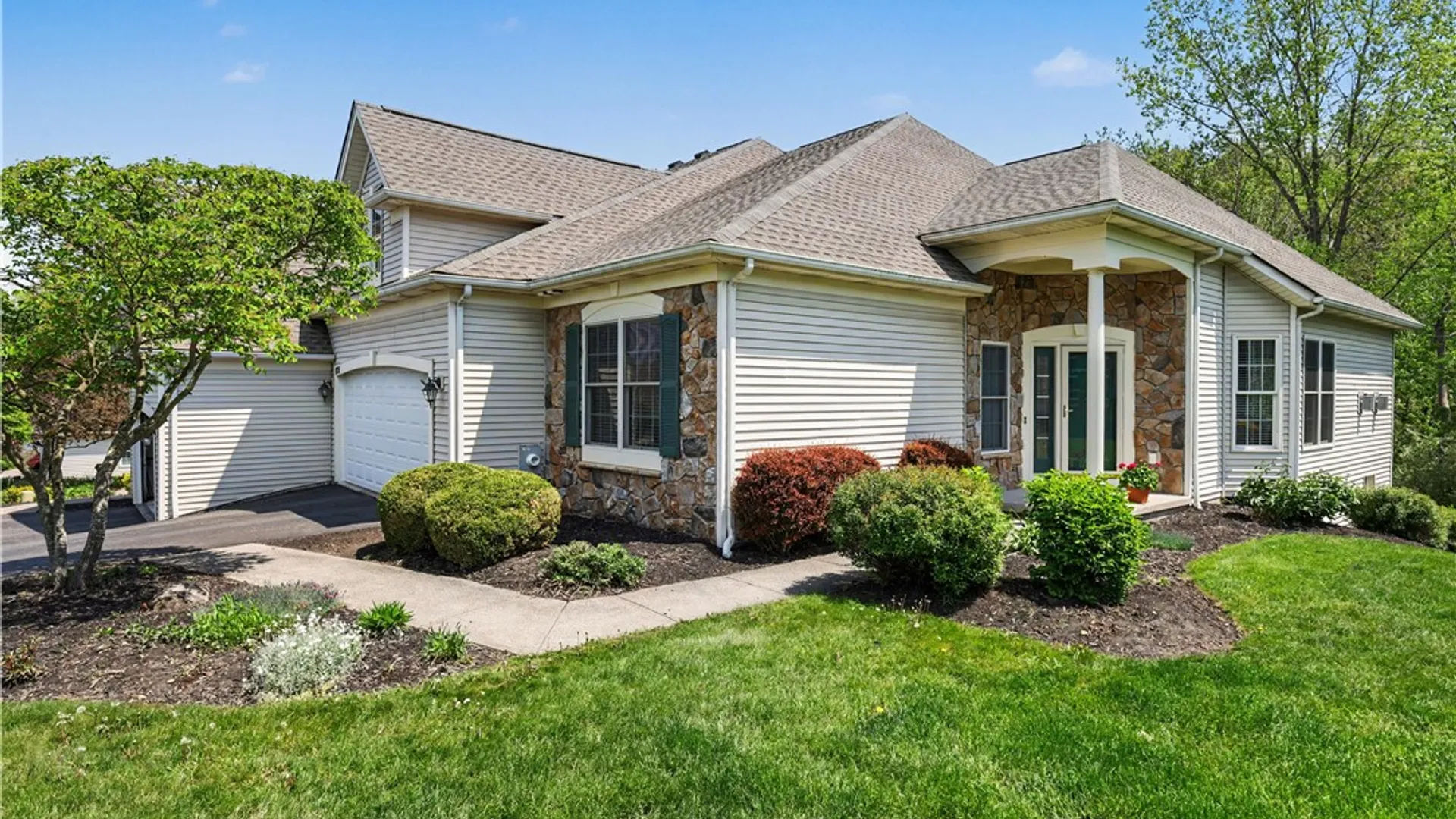 Property at 1021 Sutherland Way, Victor, NY 14564 2