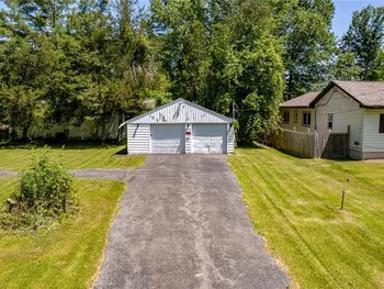 Property at 8196 Kneeskern Road, Cicero, NY 13030