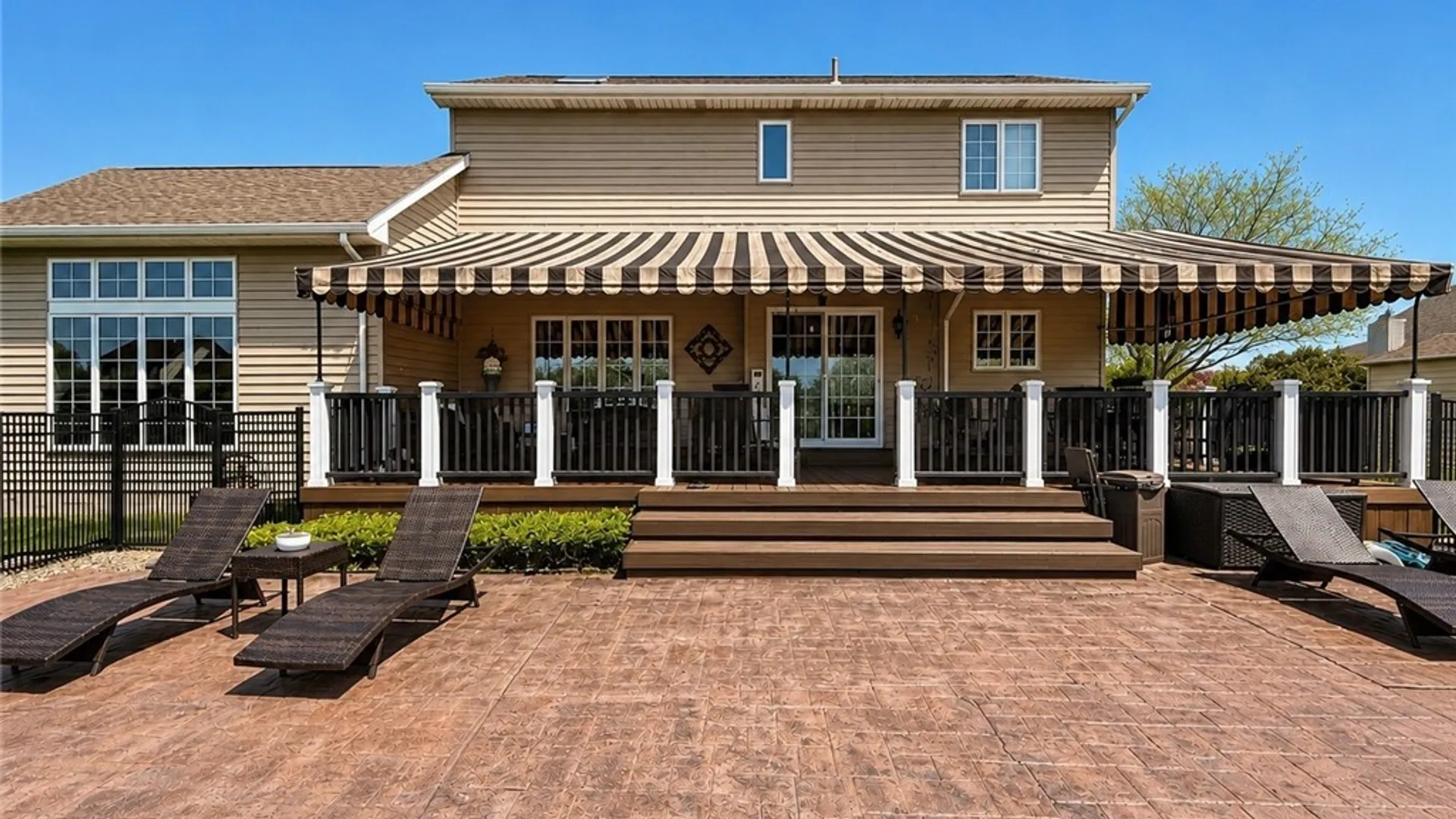 Property at 16 Woodstream Circle, Grand Island, NY 14072 2