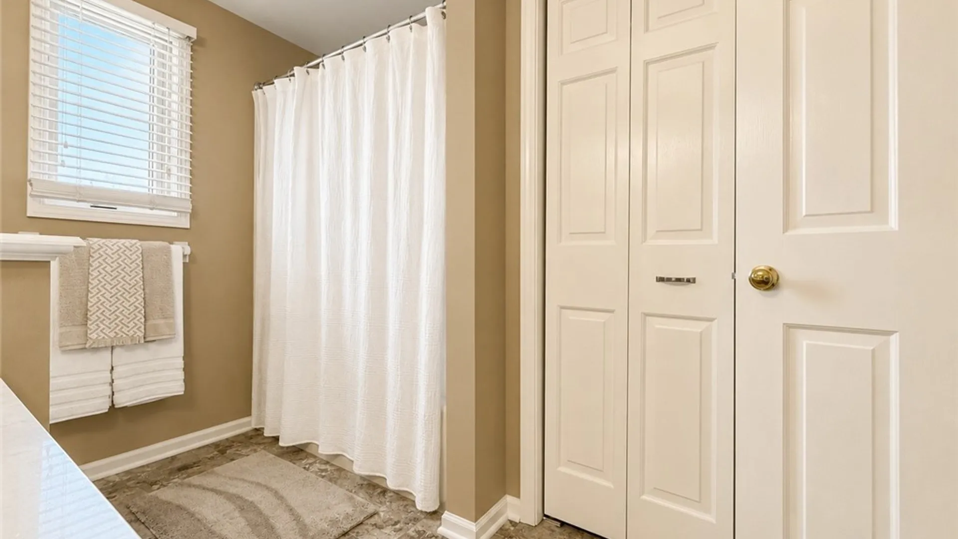 Property at 16 Woodstream Circle, Grand Island, NY 14072 42