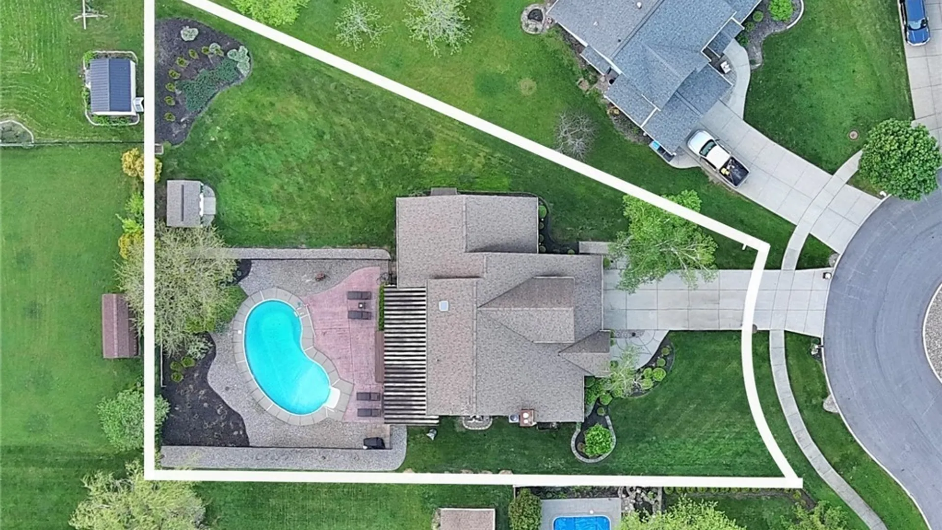 Property at 16 Woodstream Circle, Grand Island, NY 14072 47