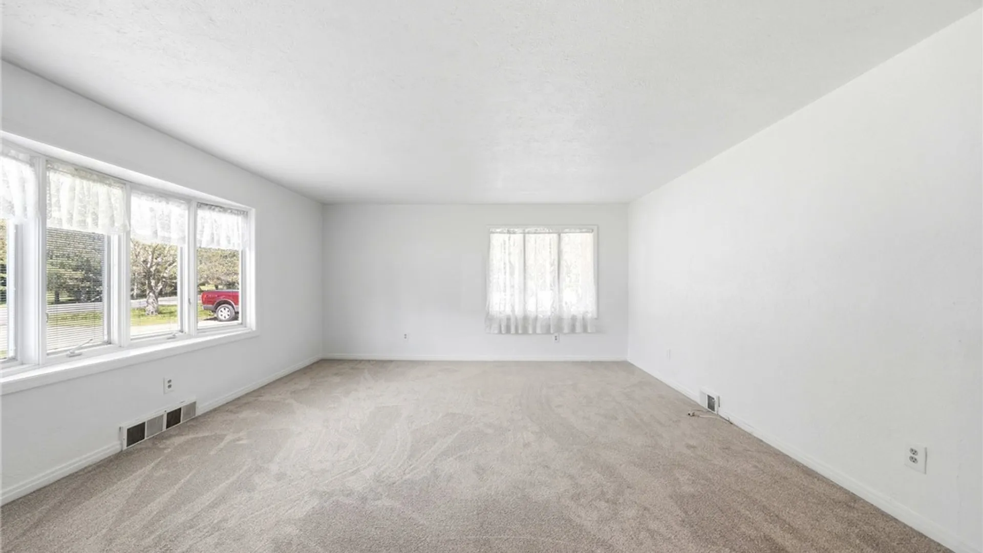 Property at 6105 Newton Road, Orchard Park, NY 14127 18