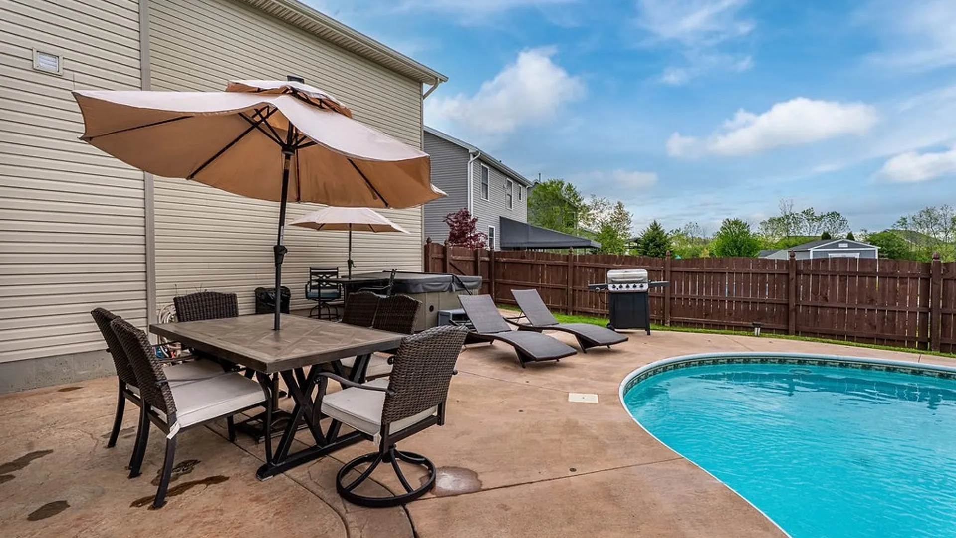 Property at 39 Newberry Lane, Lancaster, NY 14086 43