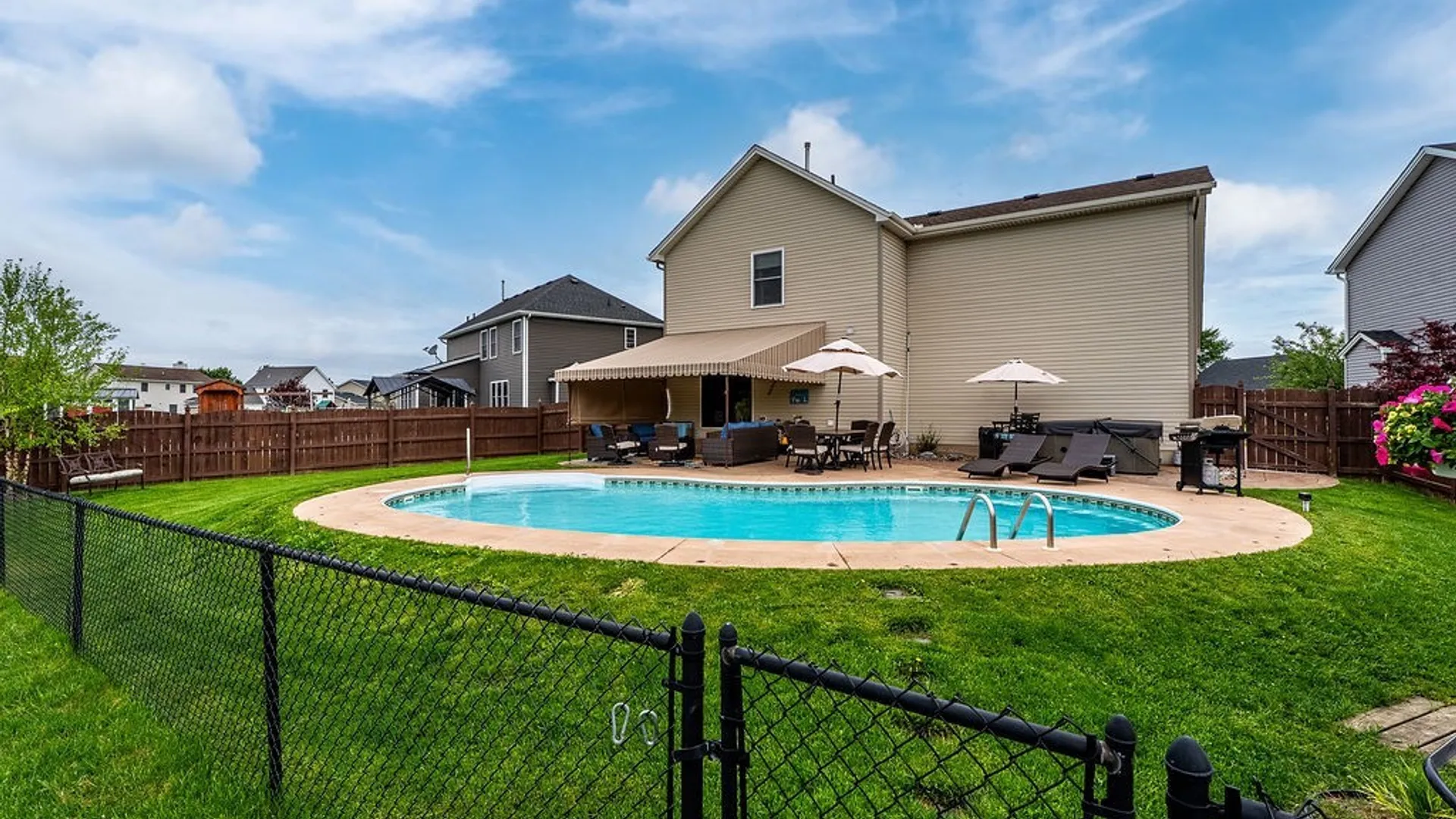 Property at 39 Newberry Lane, Lancaster, NY 14086 46